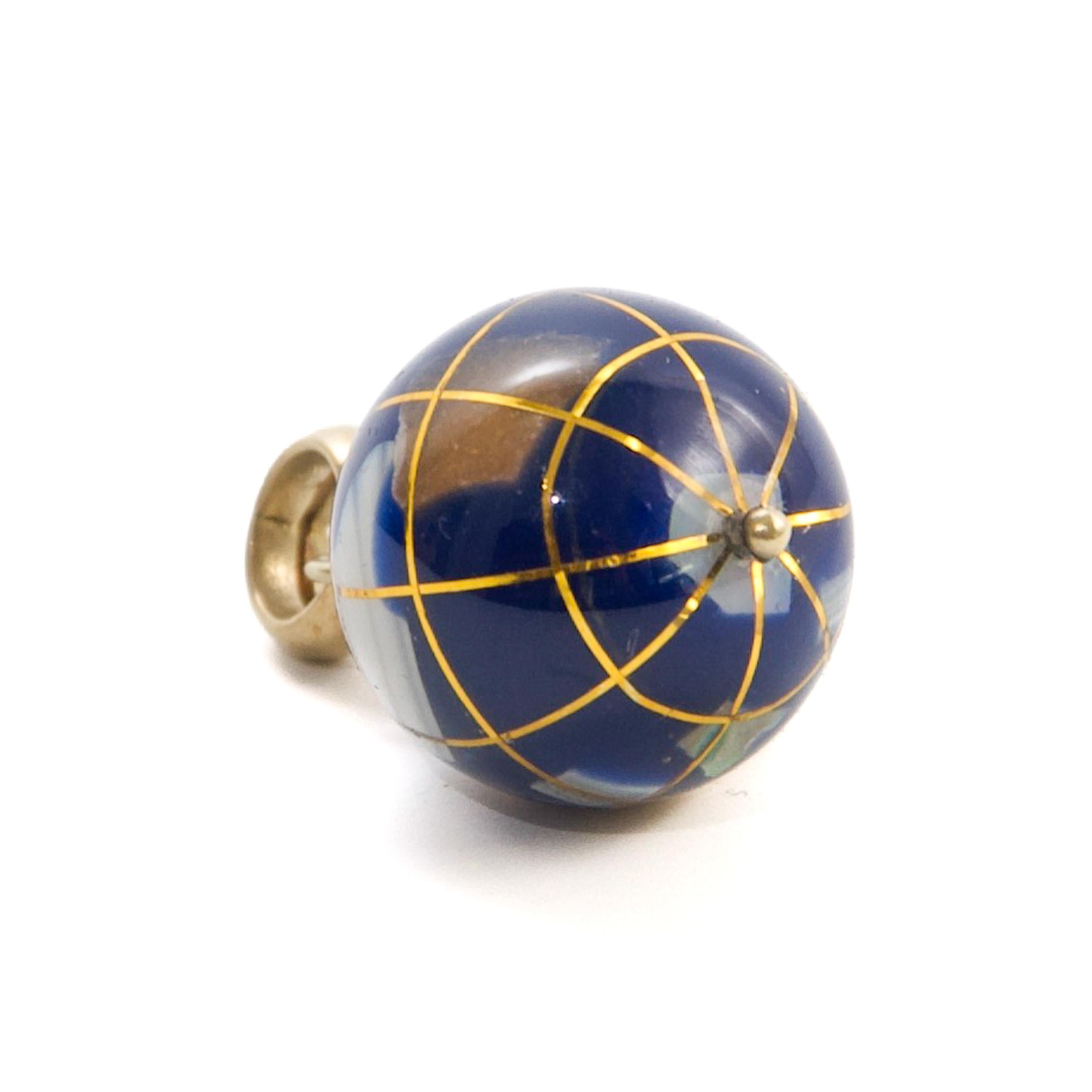 Ciondolo a forma di globo in oro con gemme e smalto in vendita 1