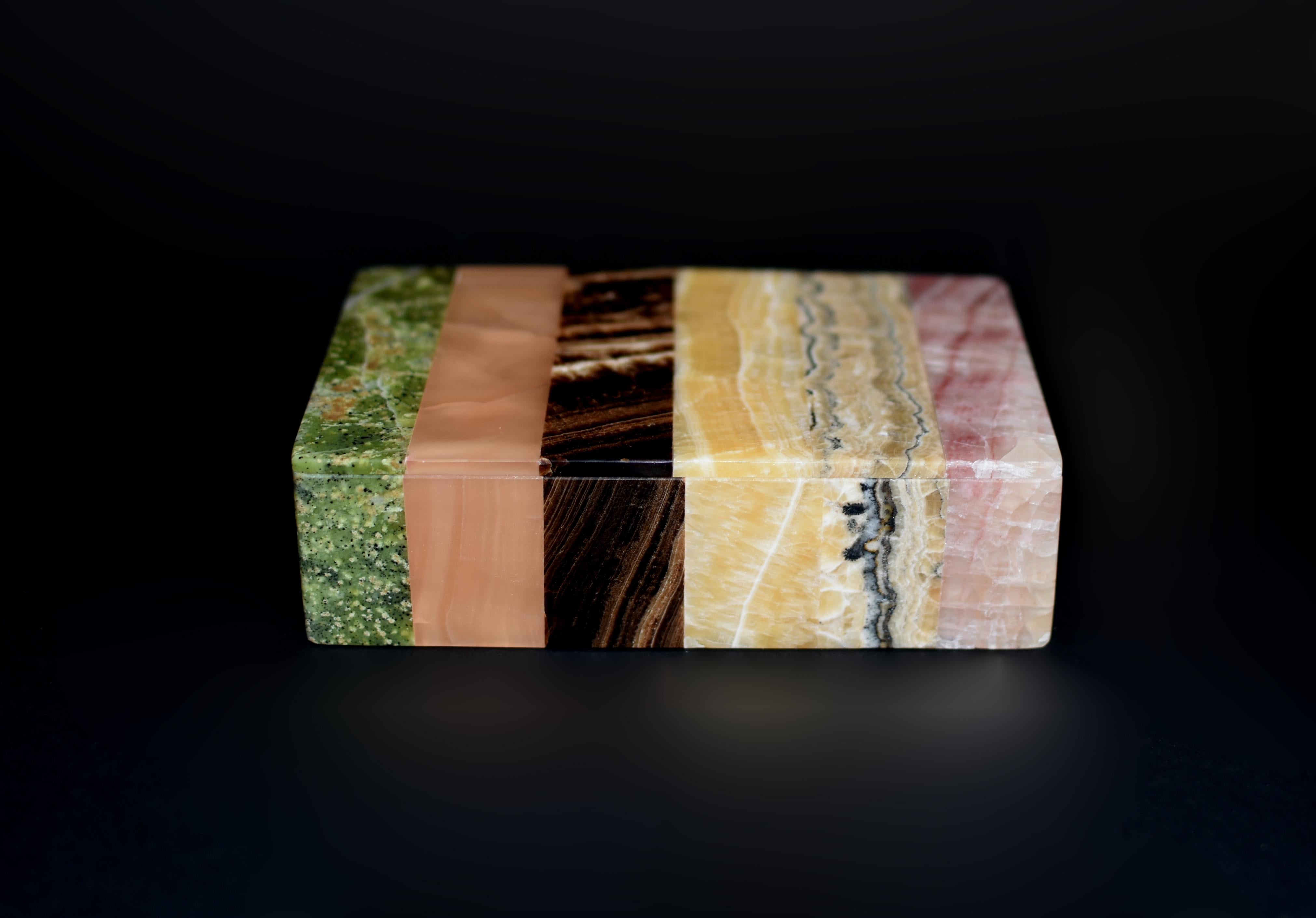 Edelsteinschachtel mit sechs Natursteinen Groß 6