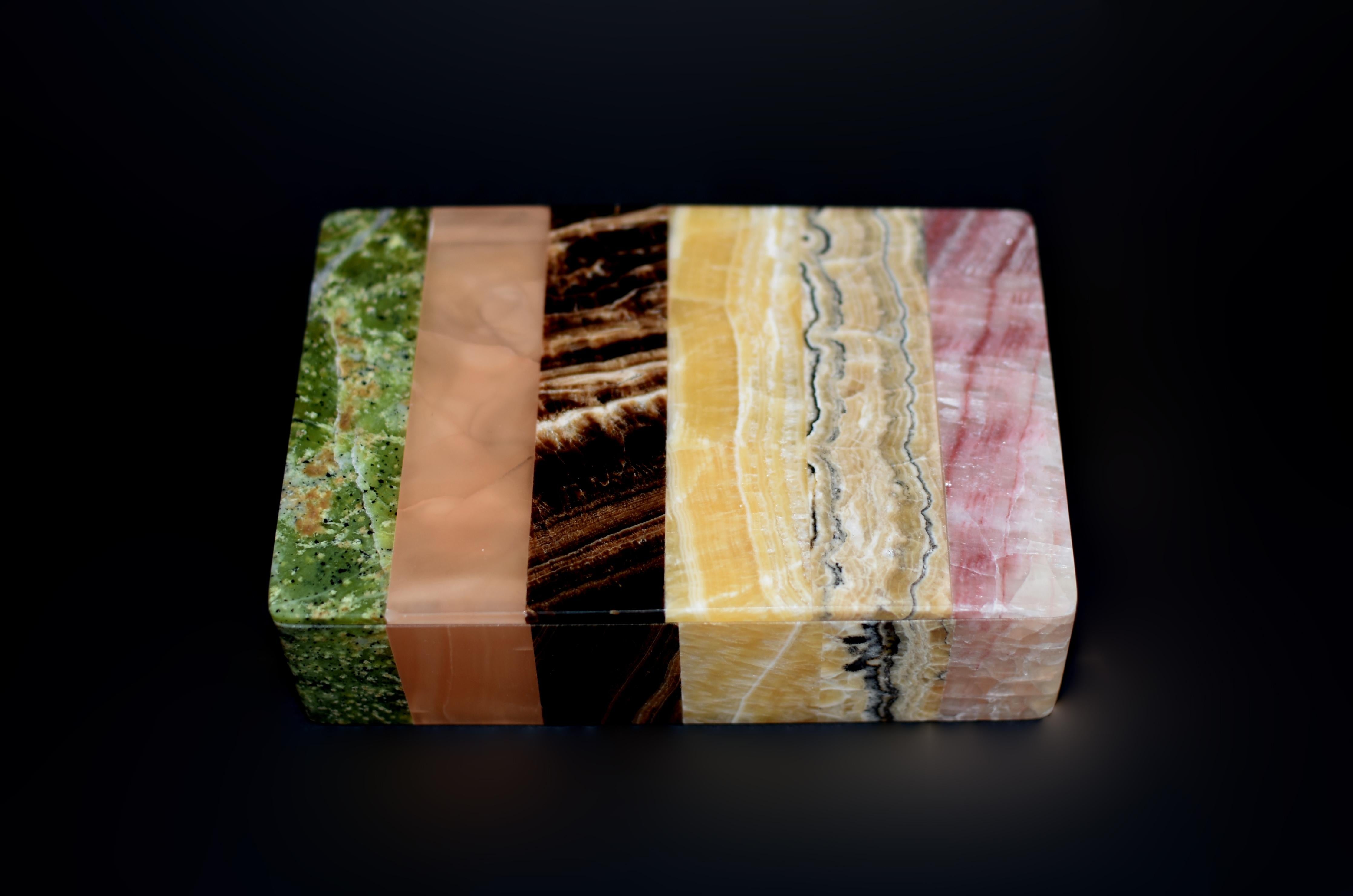 Edelsteinschachtel mit sechs Natursteinen Groß 6
