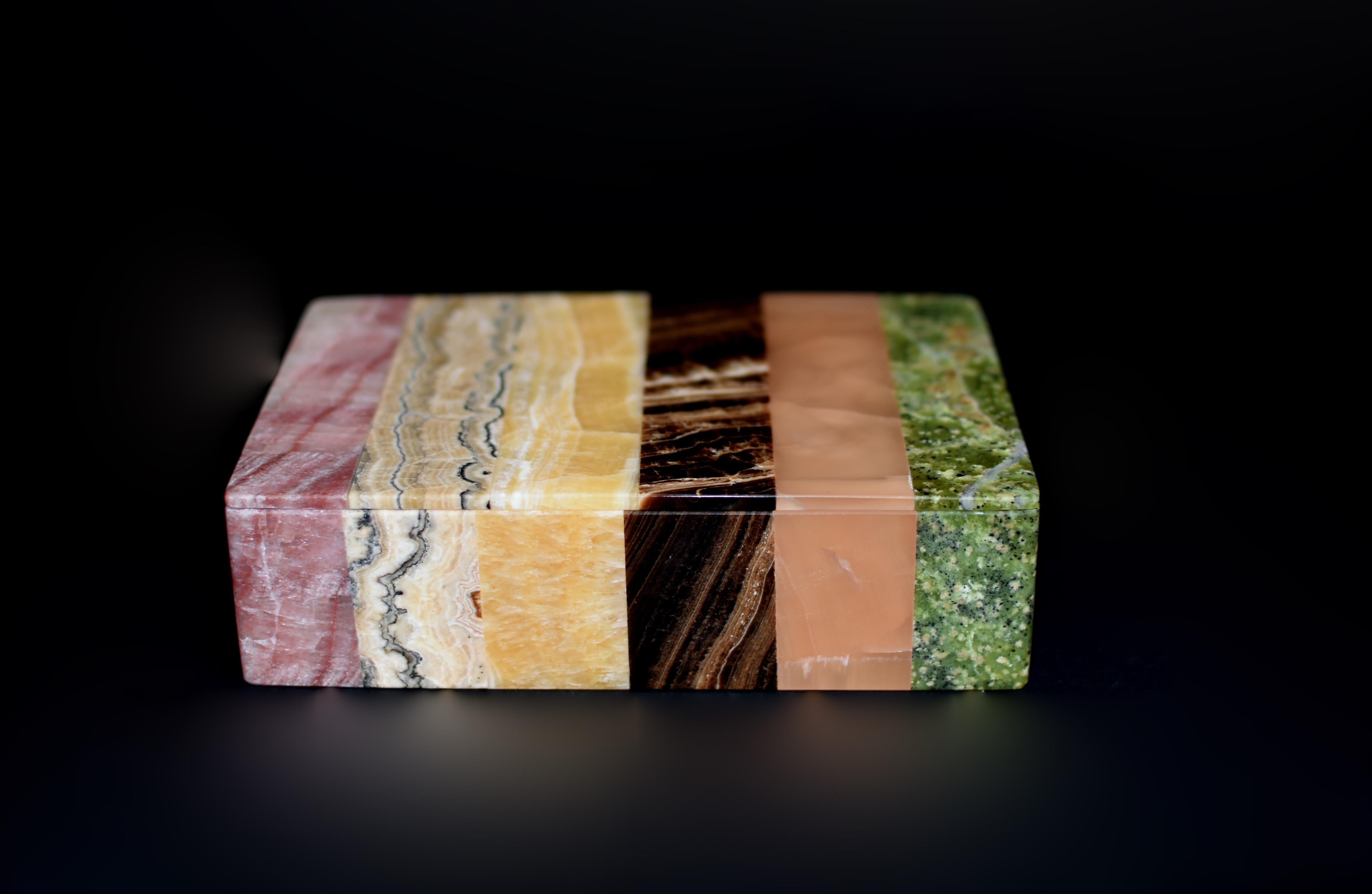 Edelsteinschachtel mit sechs Natursteinen Groß 6