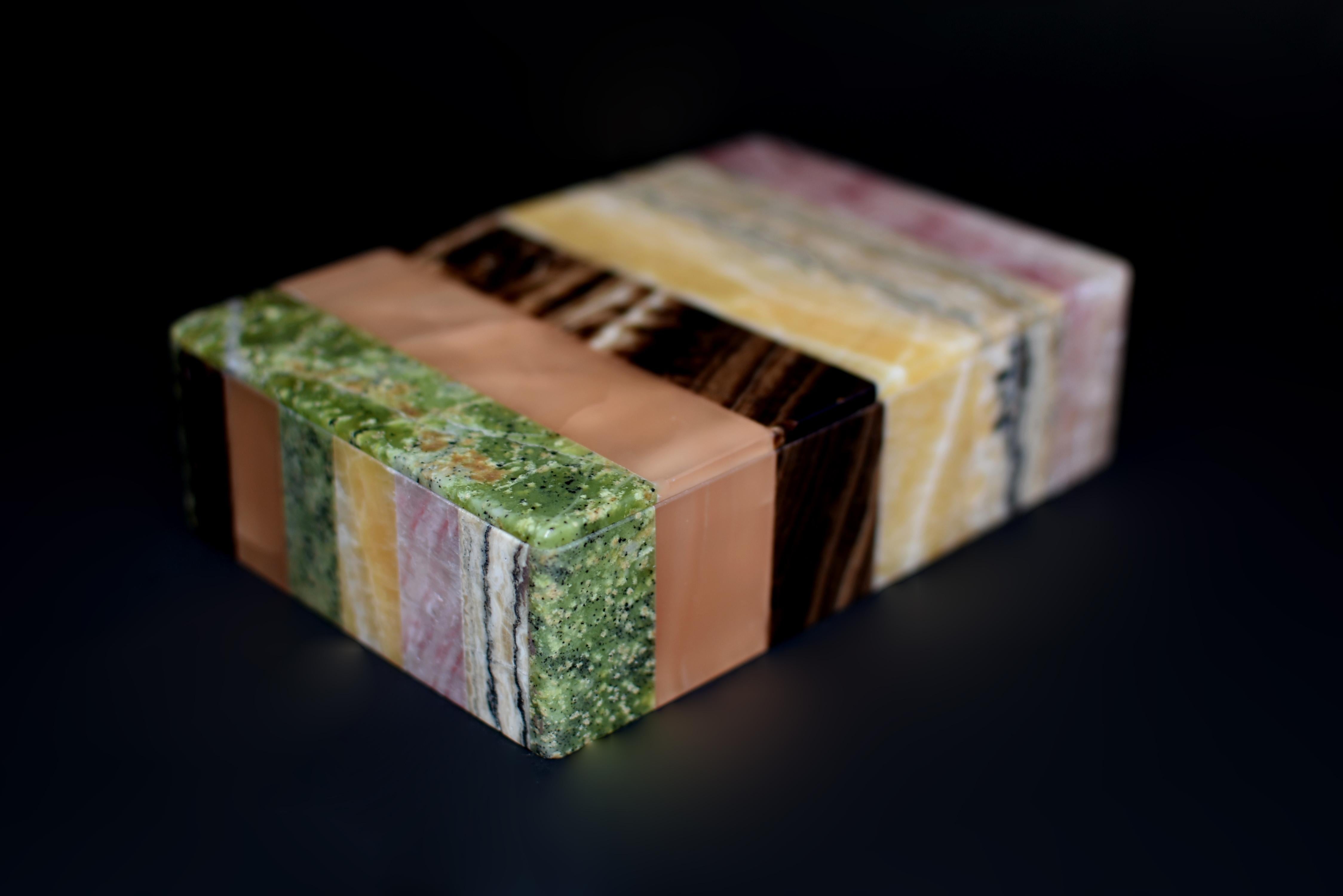 Edelsteinschachtel mit sechs Natursteinen Groß 6