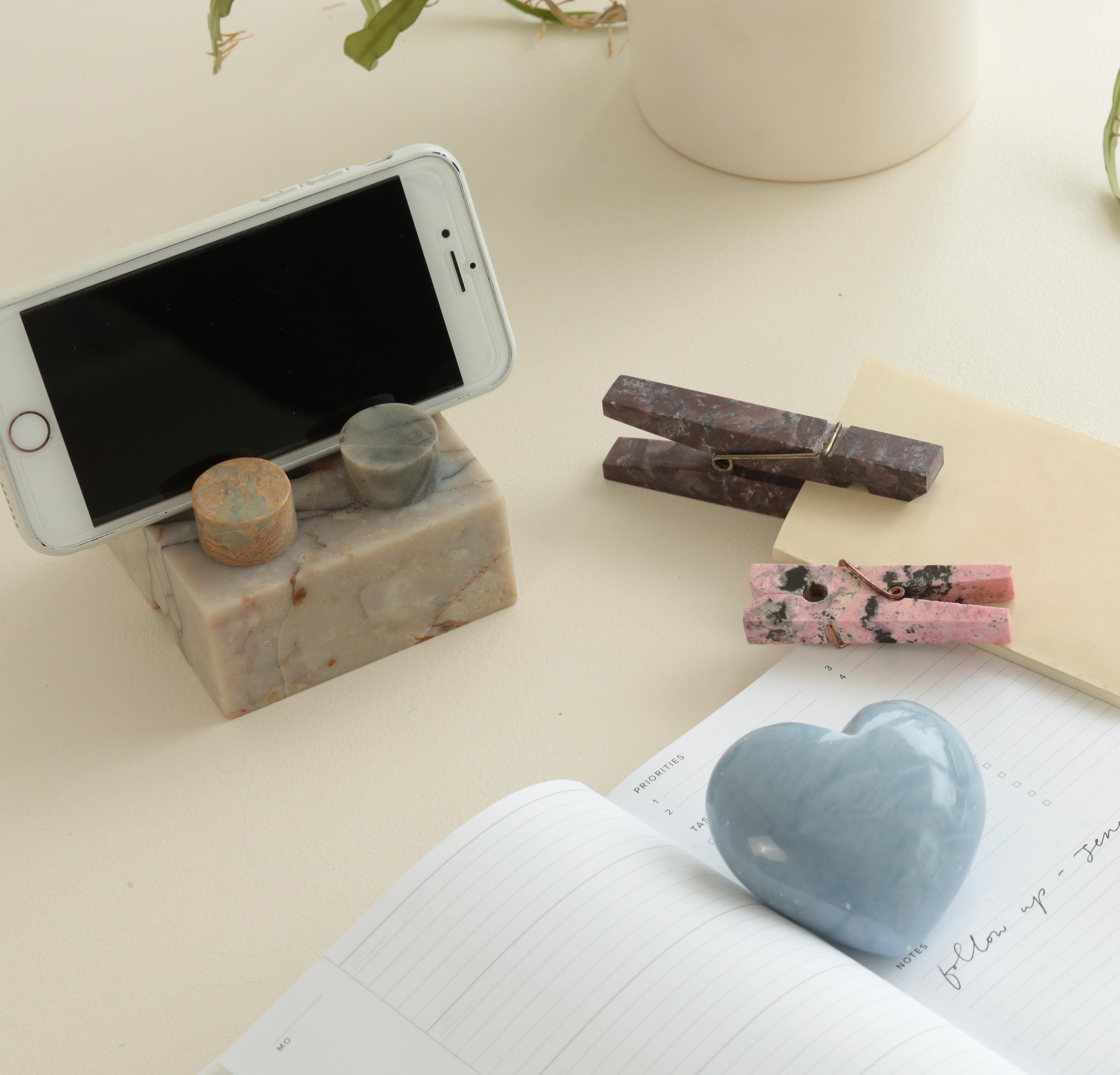 Gemstone Brick Phonestand -  Cream Soapstone In New Condition For Sale In Pacasmayo, PE