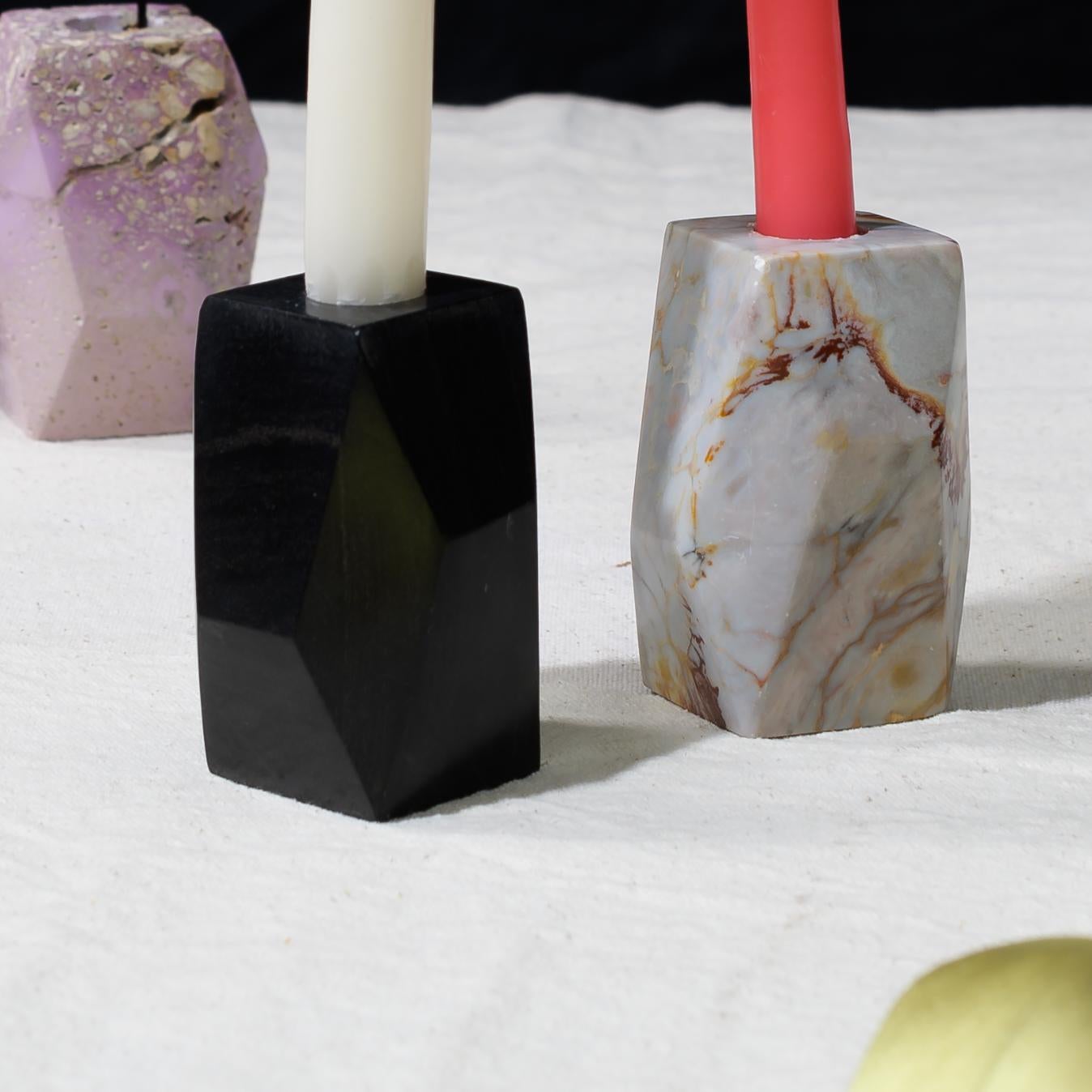 Candelabro de vela cónica facetada de gema - ónice negro Peruano en venta