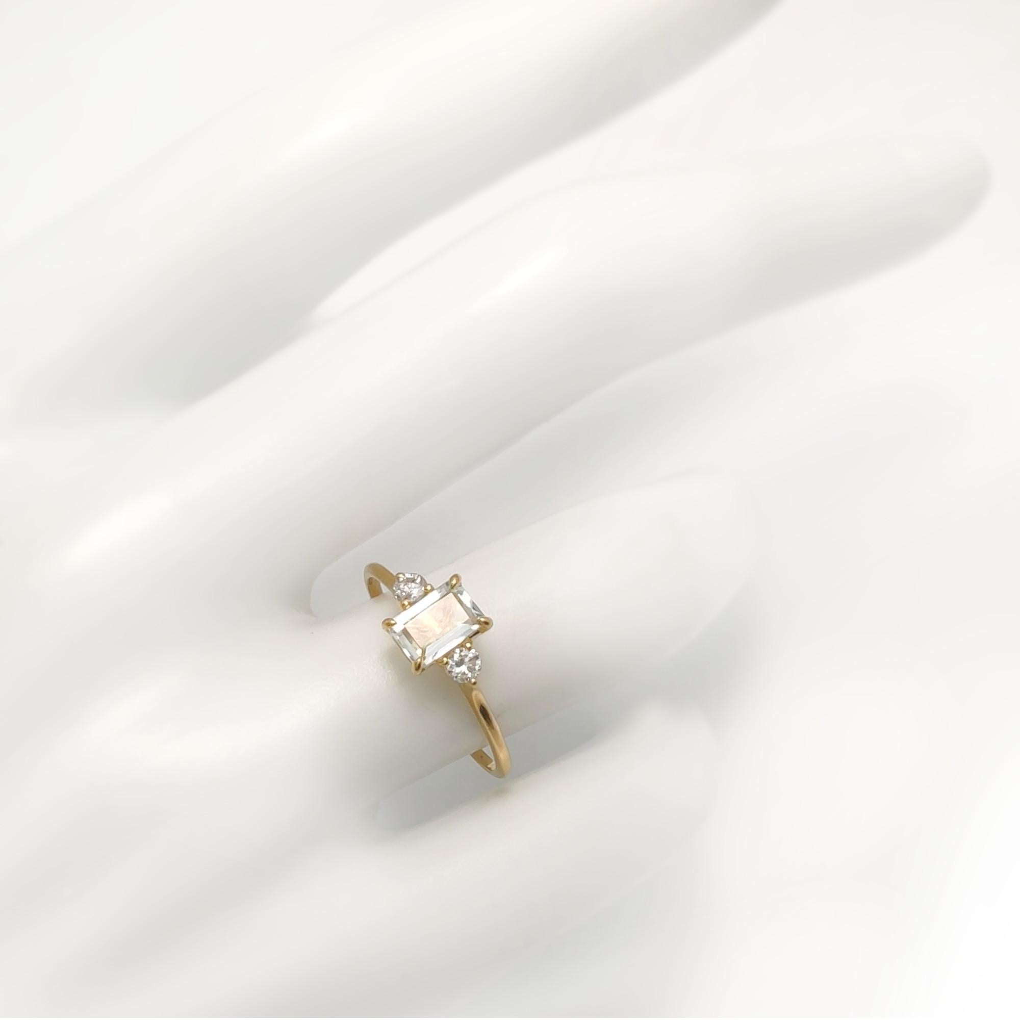 0,50ct  Karat Aquamarin  und 0,14 Karat Diamanten  18 Karat Gelbgold Ring im Zustand „Neu“ im Angebot in MADRID, ES