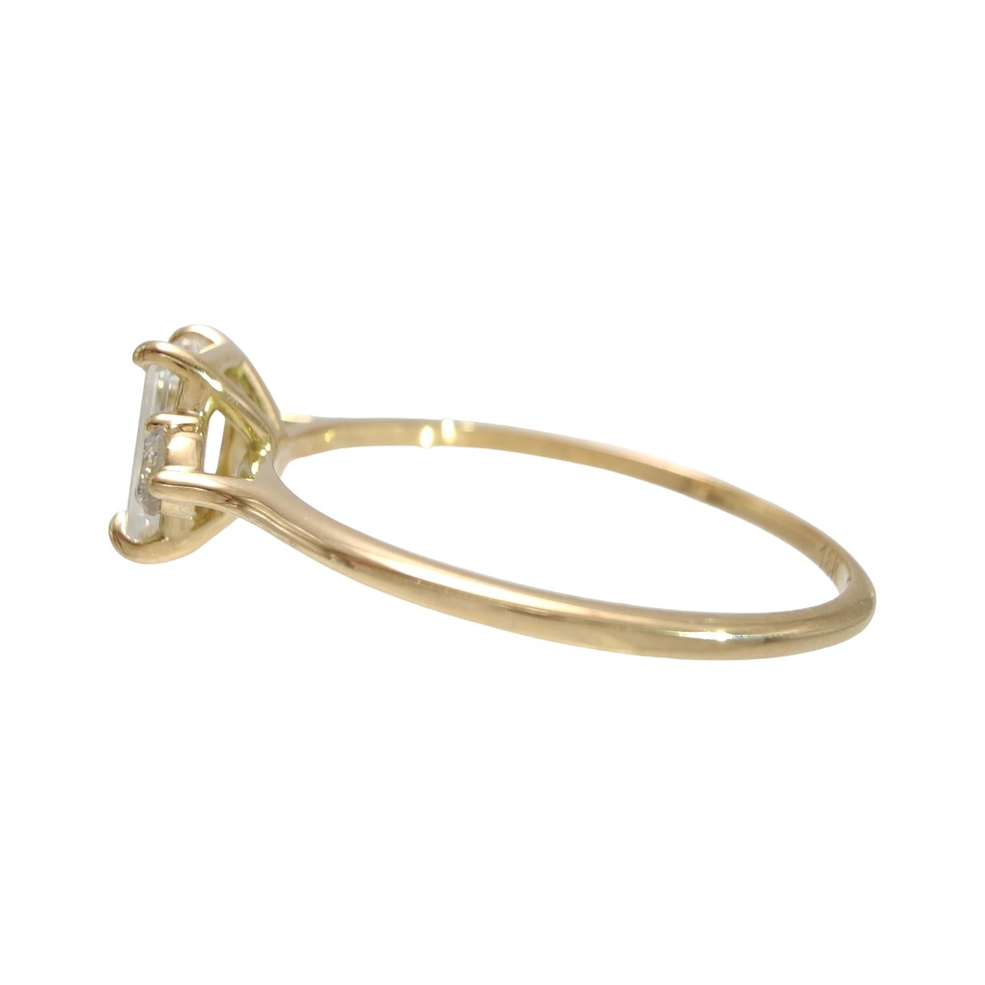 Women's 0.50ct  Carat Aquamarine  and 0.14 carat diamonds  18k yellow gold ring For Sale