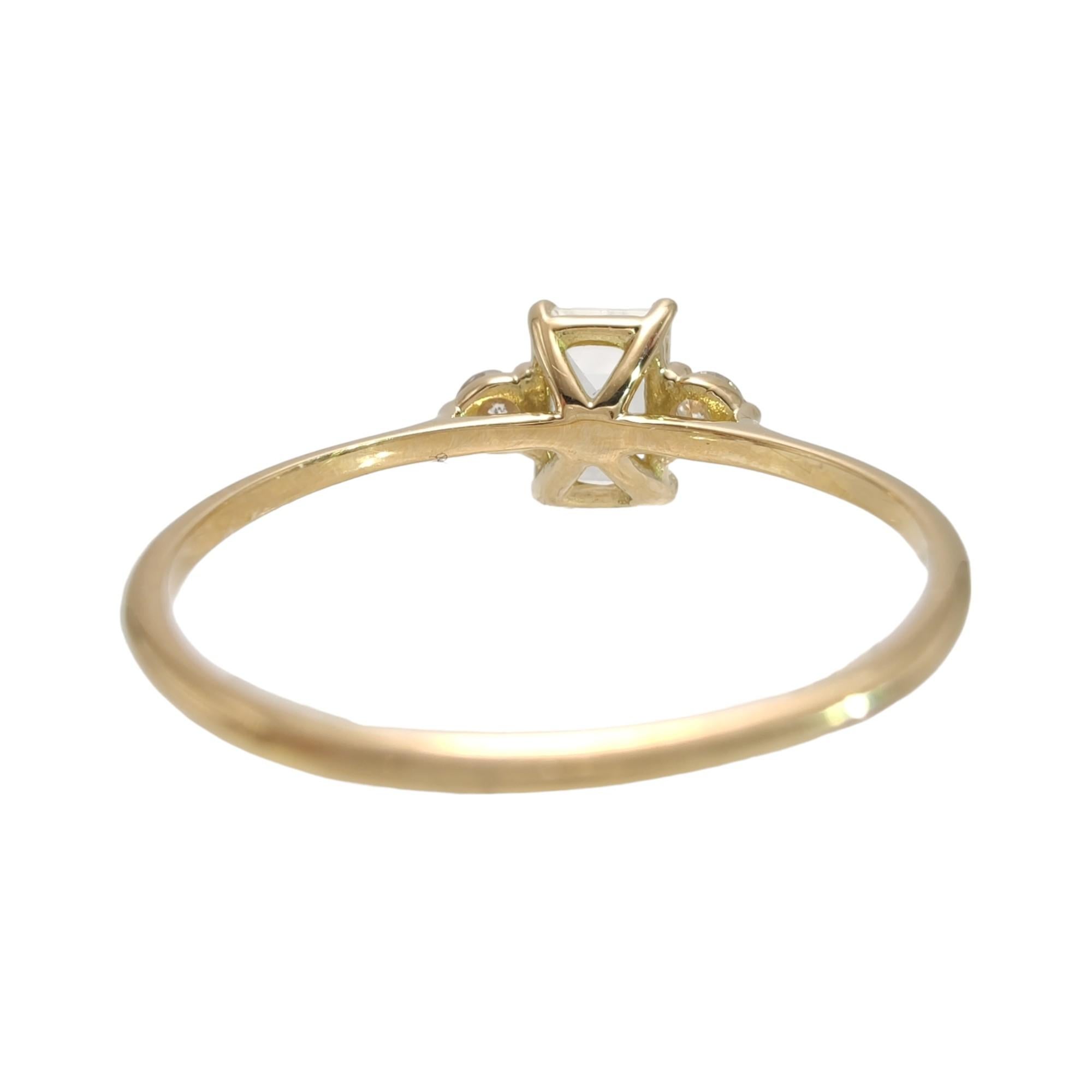 0.50ct  Carat Aquamarine  and 0.14 carat diamonds  18k yellow gold ring For Sale 1