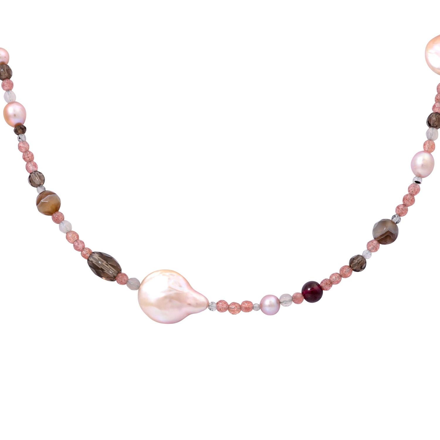in various cuts, sun stones, quartz and pink freshwater cultured pearls, magnetic clasp 925 silver gold-plated, L: 45.5cm, 21st century, as new. (2)

 Gemstone necklace with agates in different cuts, sunstones, quartz and rose freshwater cultured
