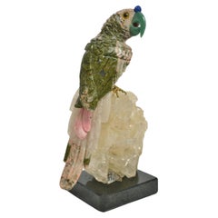 Perroquet en pierre sur cristal de roche