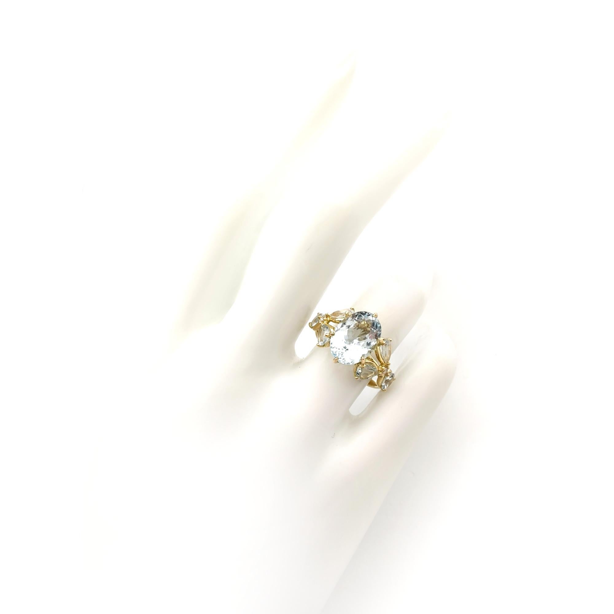 3.47ct Oval Cut Aquamarine and Diamond Engagement Ring in 18K Yellow Gold For Sale 4