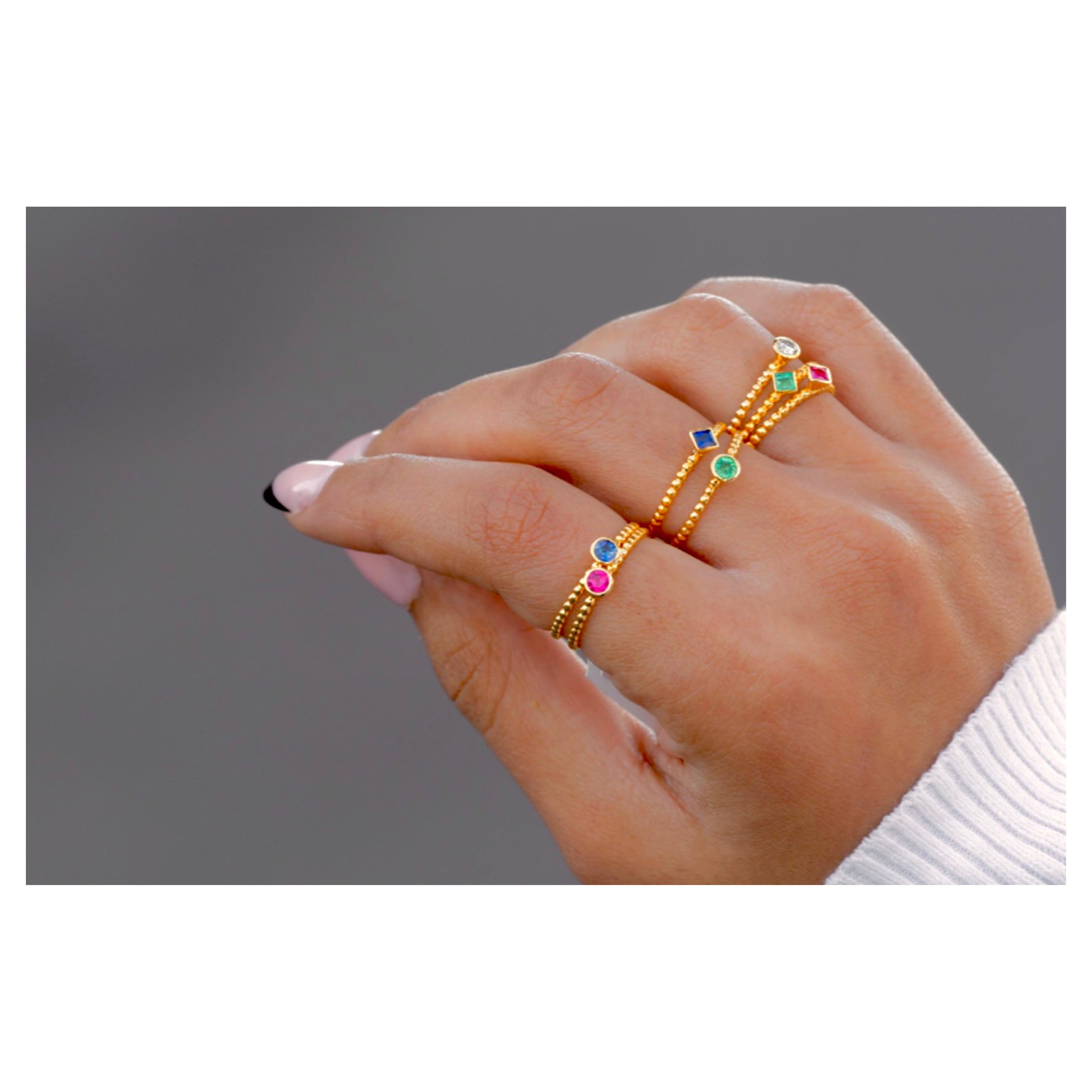 Edelstein Solitär-Ring Stack, Ringe mit natürlichen Edelsteinen, stapelbare Ringe aus 18 Karat Gold im Angebot