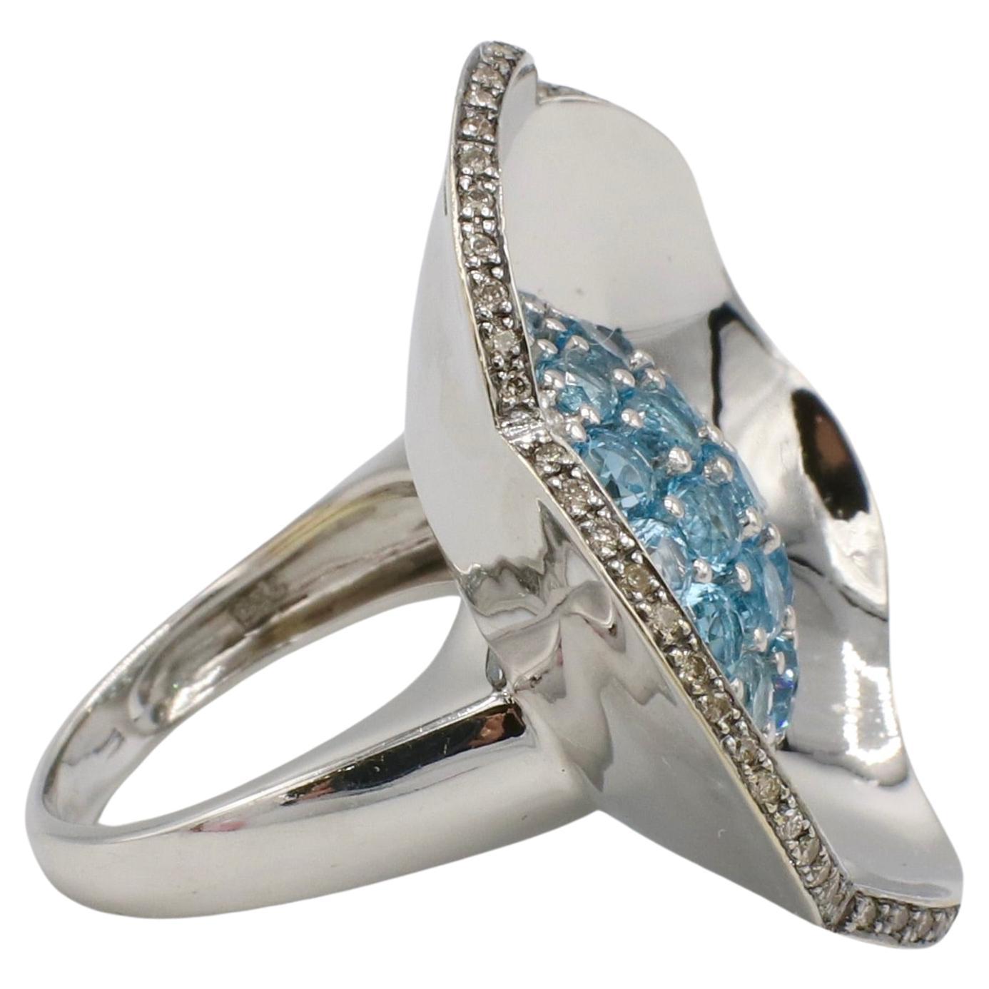 Gemtique 18 Karat Weißgold Natürlicher Diamant & Edelstein Blume Cocktail Ring  (Moderne) im Angebot