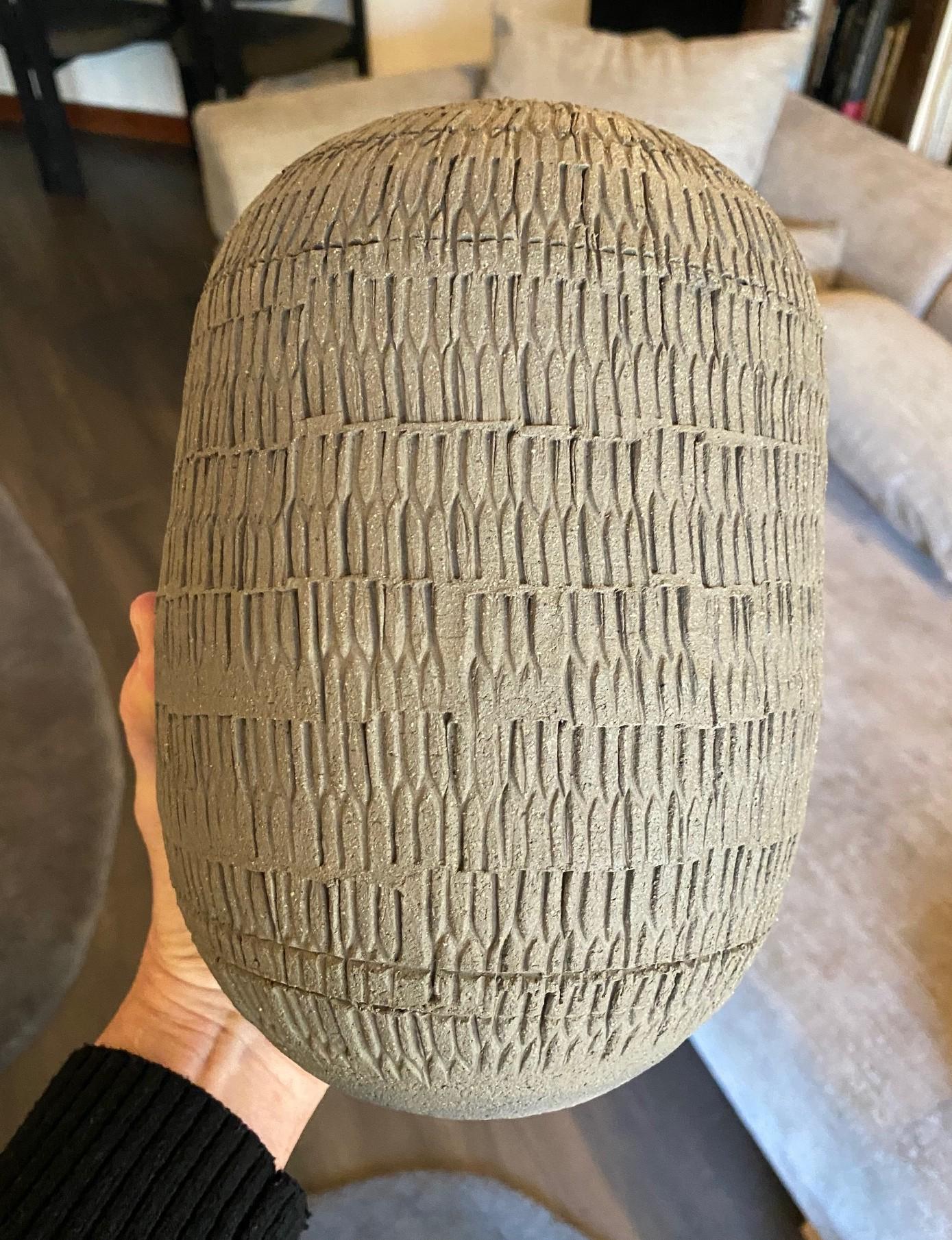 Signierte japanische Agano Yaki Ware-Keramikvase von Gen Kozuru mit signierter und versiegelter Schachtel im Angebot 2