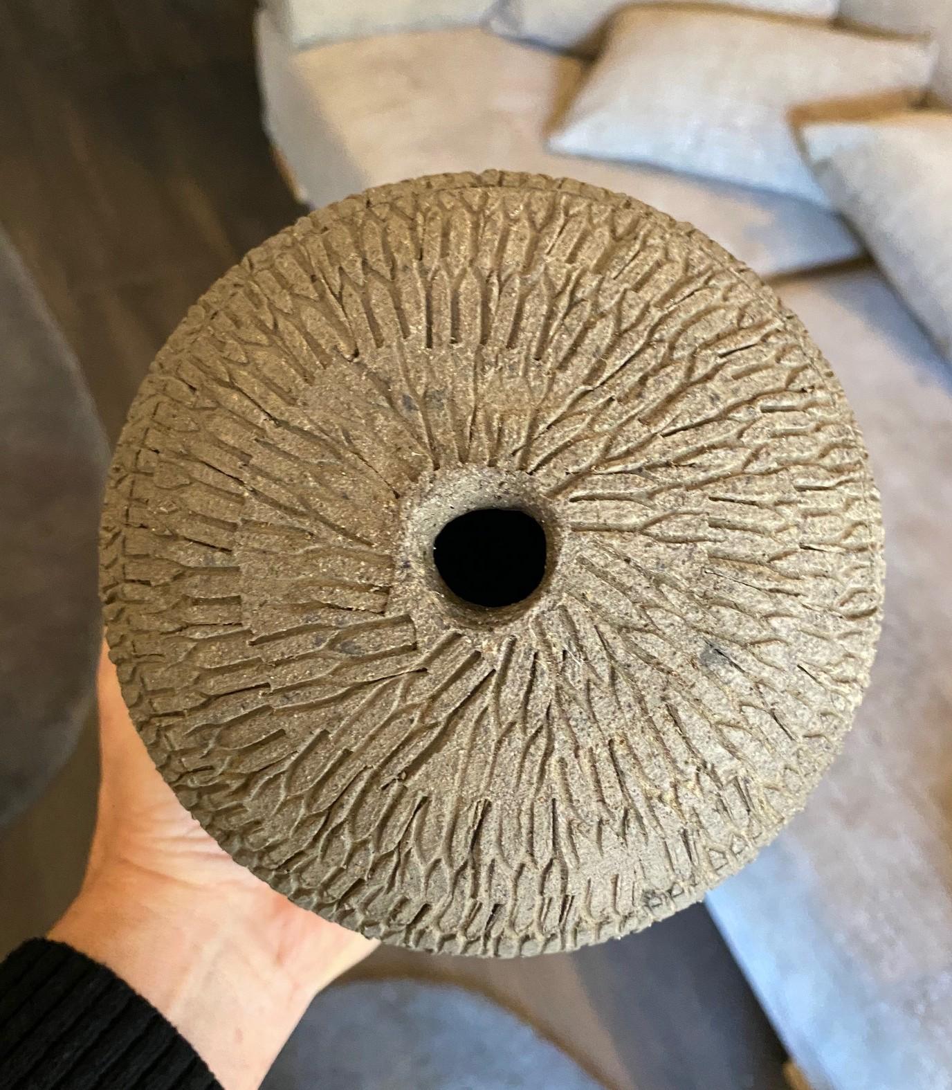 Signierte japanische Agano Yaki Ware-Keramikvase von Gen Kozuru mit signierter und versiegelter Schachtel im Angebot 4