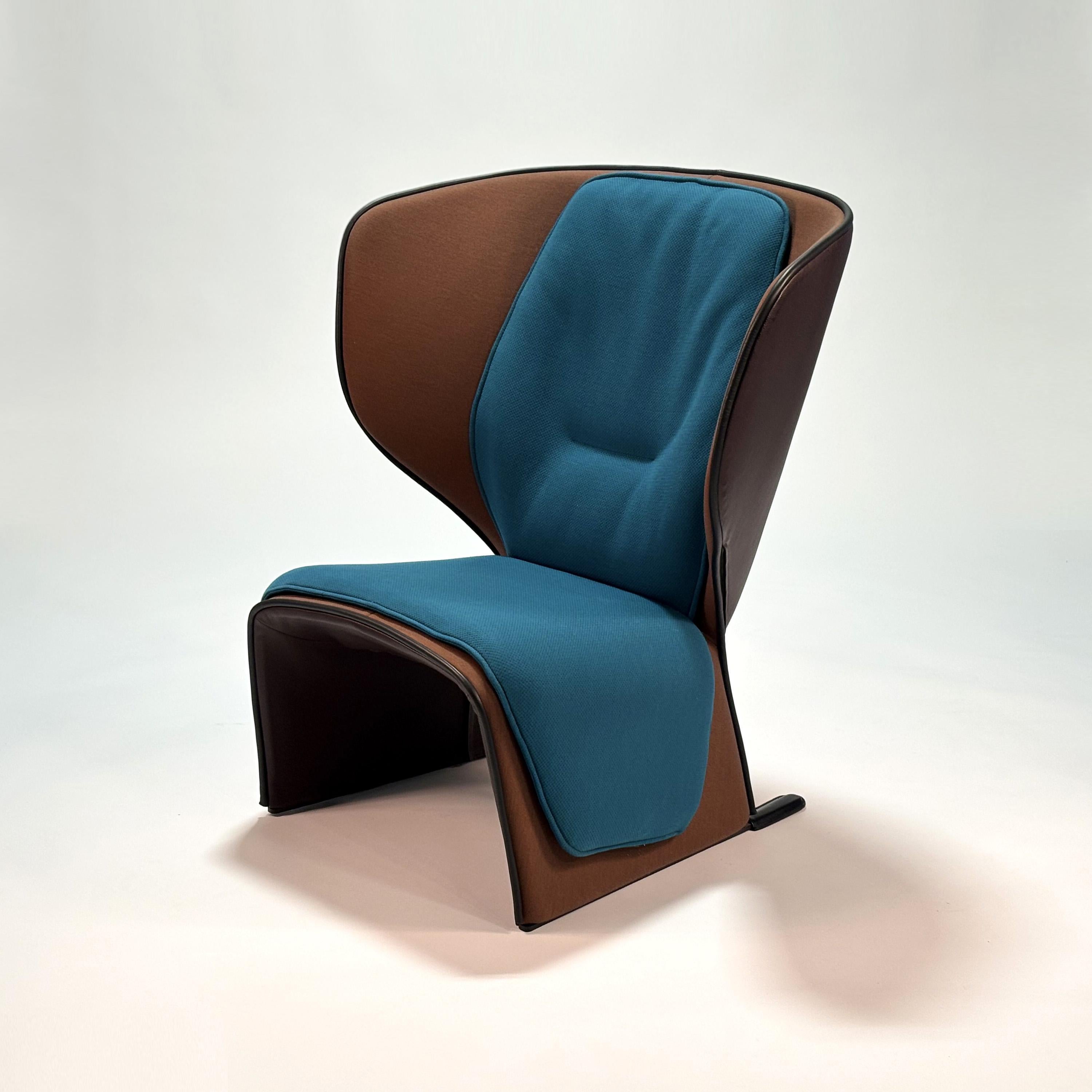Gender Armchair & Footrest by Patricia Urquiola In Good Condition For Sale In Doral, FL