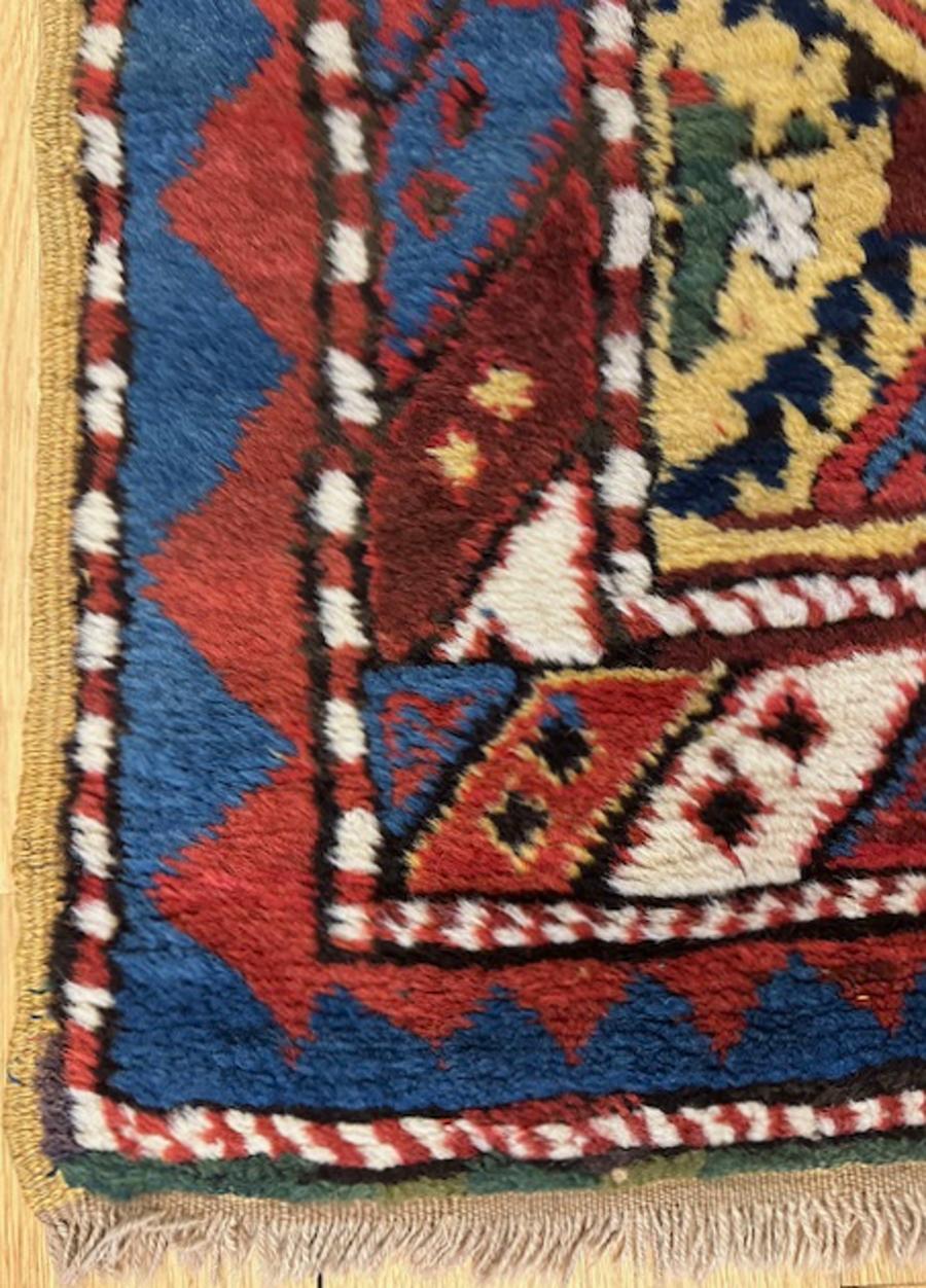 Tissé à la main Gendje long rug en vente