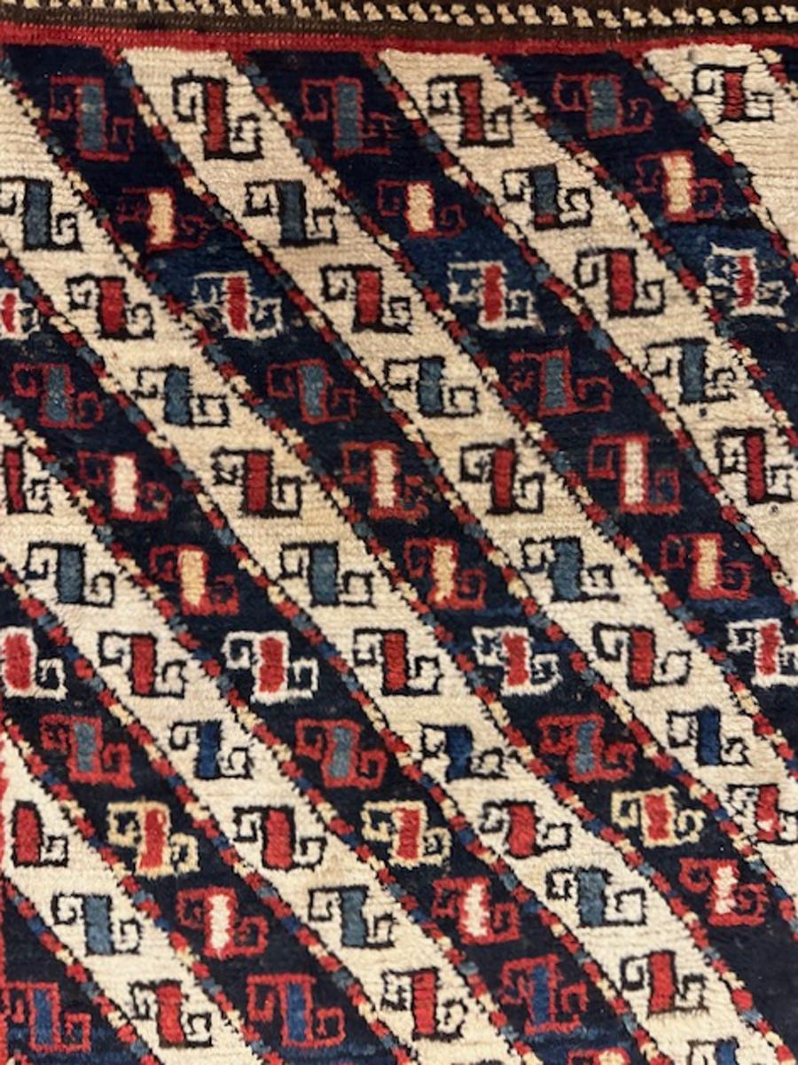 Tissé à la main Gendje rug en vente