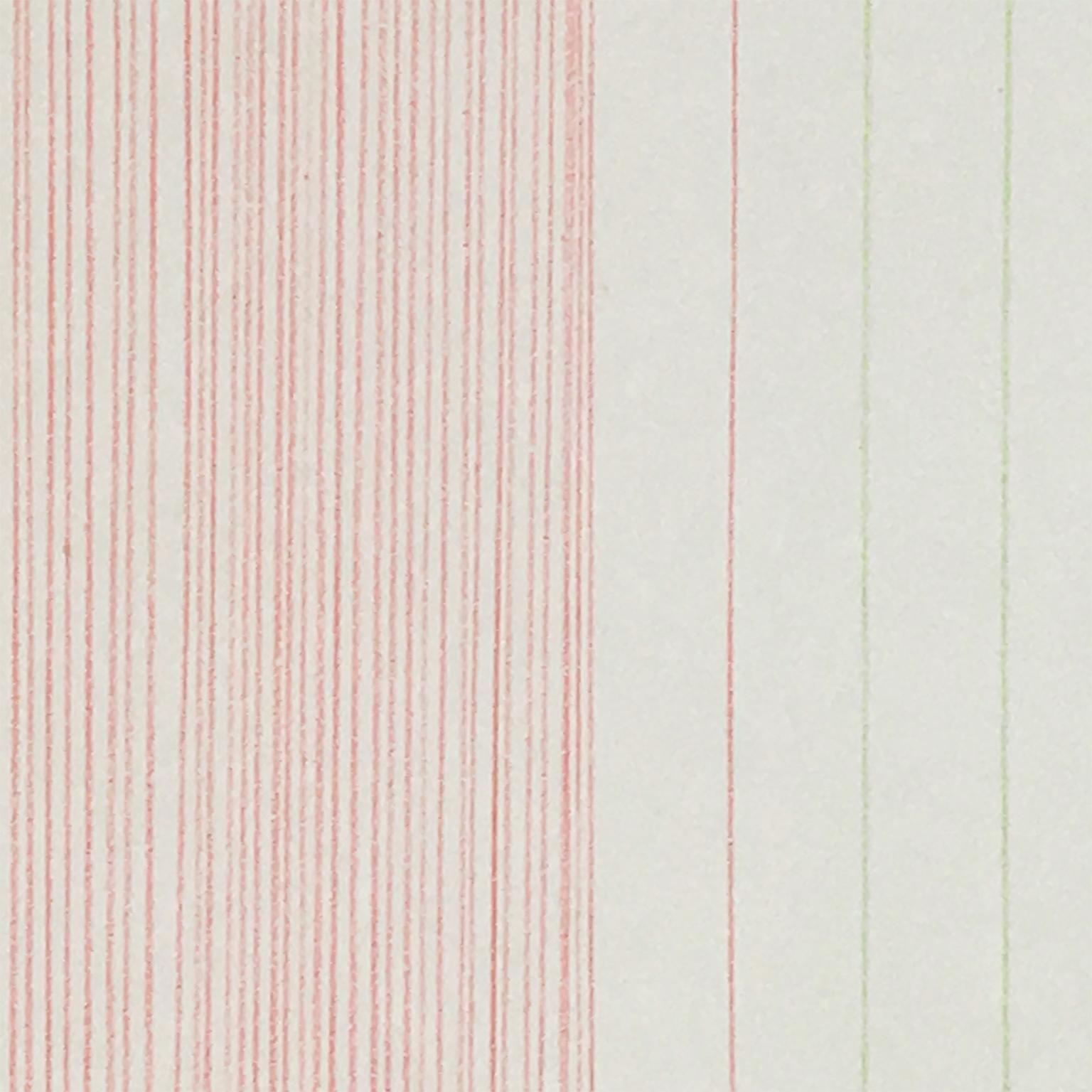 Regenbogentöne leuchten in diesem abstrakten, farbigen Felddruck. Kräftige rote, gelbe, orangefarbene, violette und grüne Linien nehmen die organische Qualität von handgeschöpftem Papier an und ergeben diese subtile Iteration von Gene Davis'