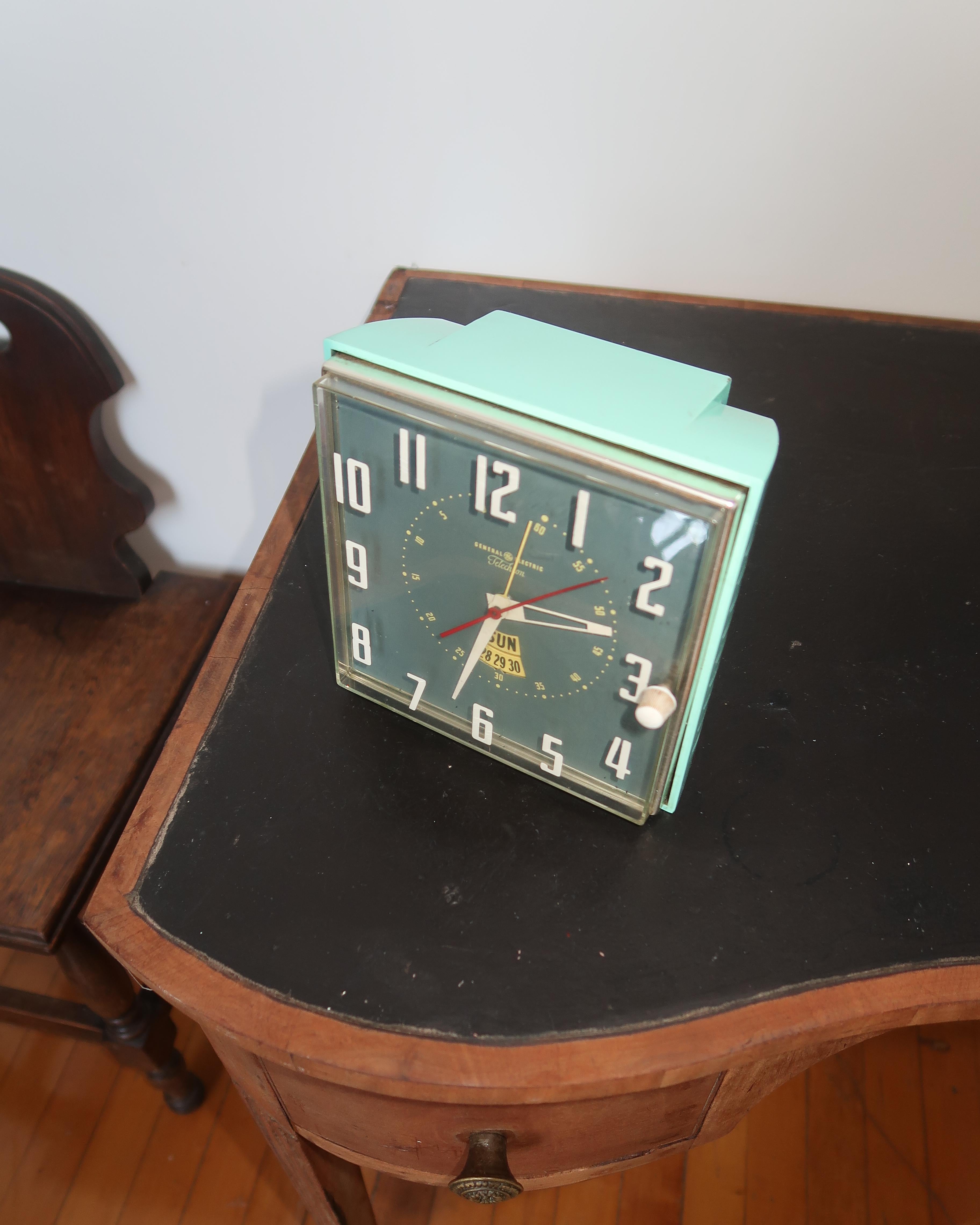 Mid-Century Modern General Electric GE Telechron Mid-Century Wall Clock For Sale
