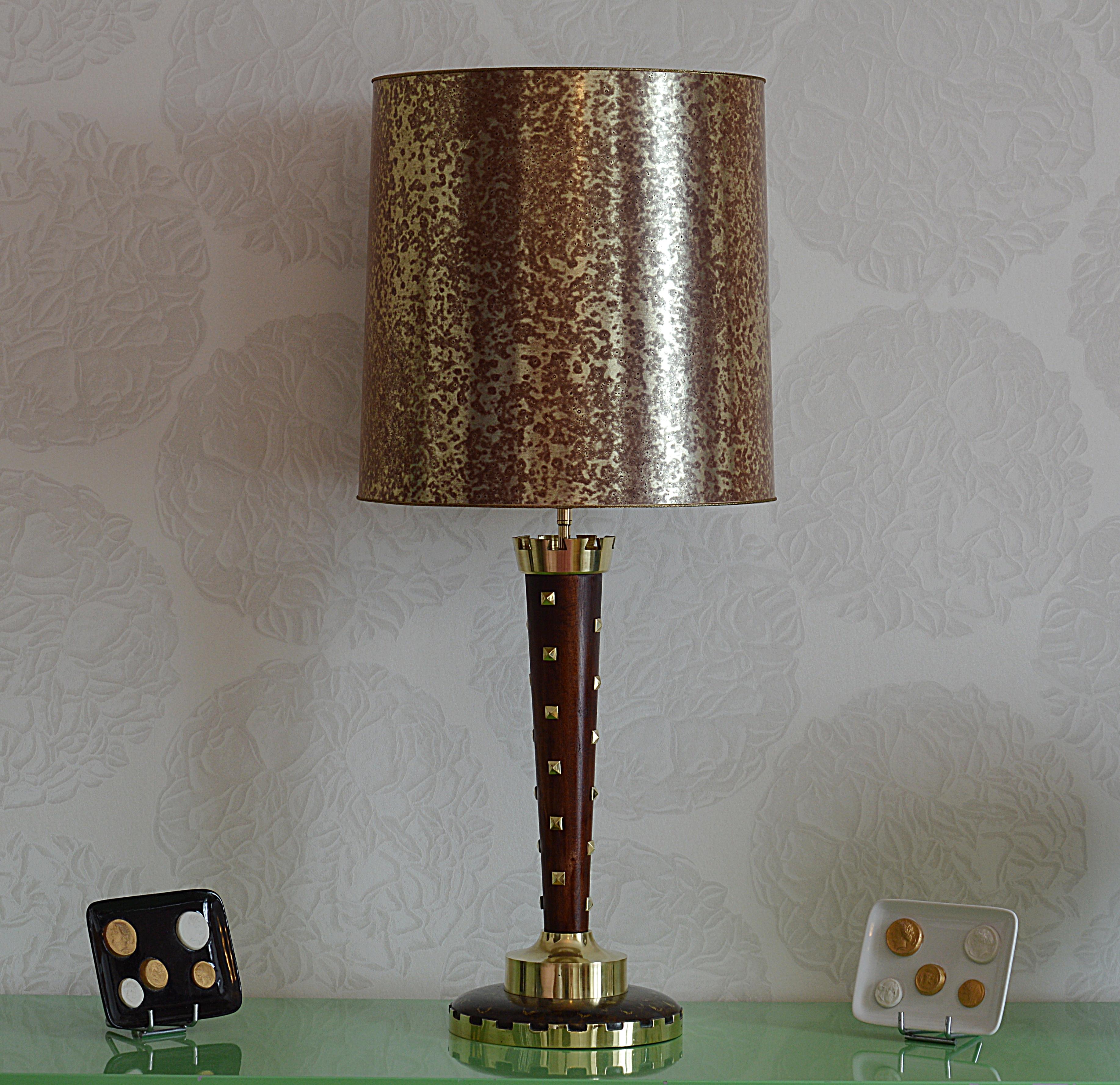Large French, Art Deco table lamp by Genet & Michon, Paris, 1930-1936. The base is made of wood, bronze (partially patinated with oxidation) and brass. Cardboard lampshade. Measures: Height 31.3