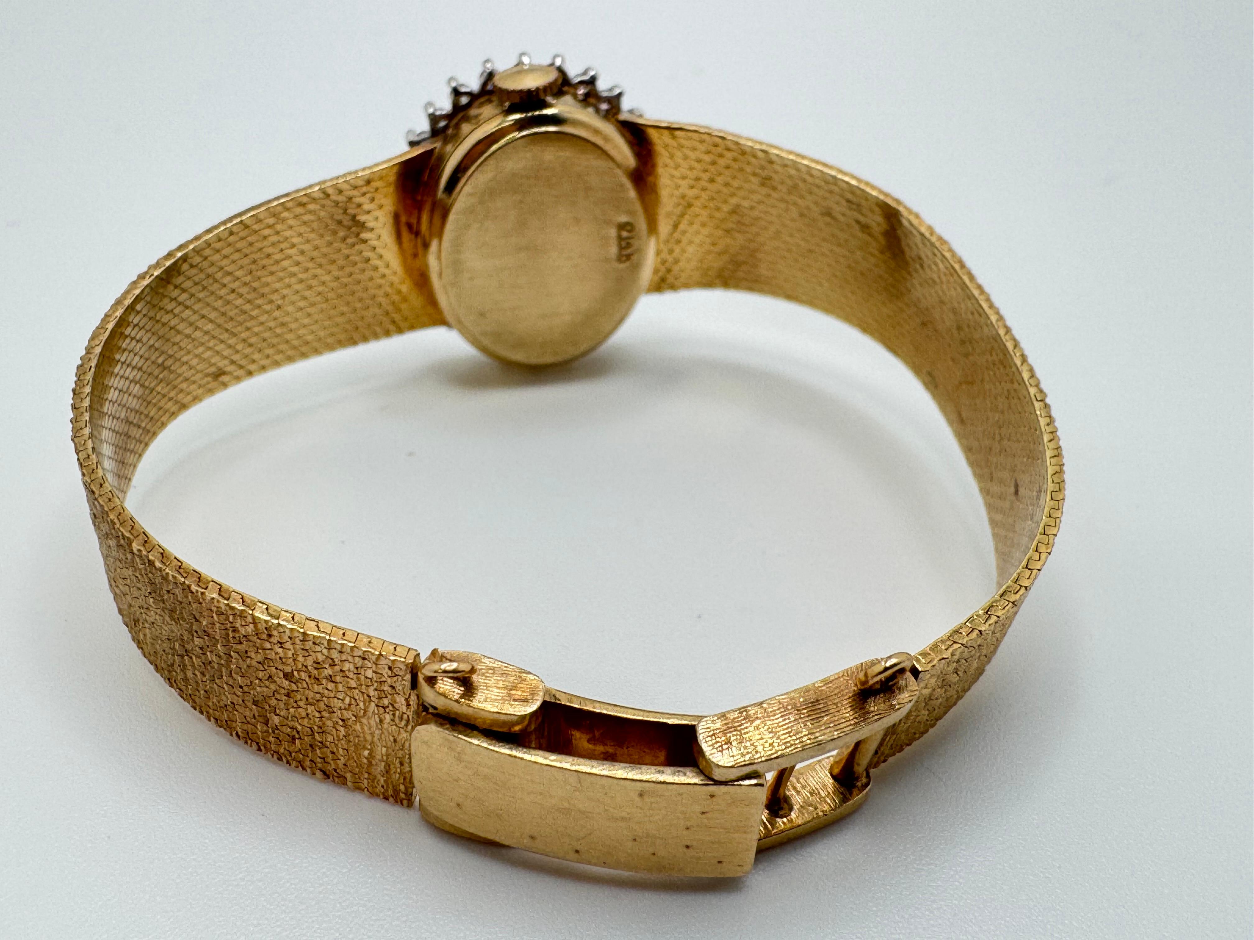 Round Cut Geneva 14K Yellow Gold For Sale