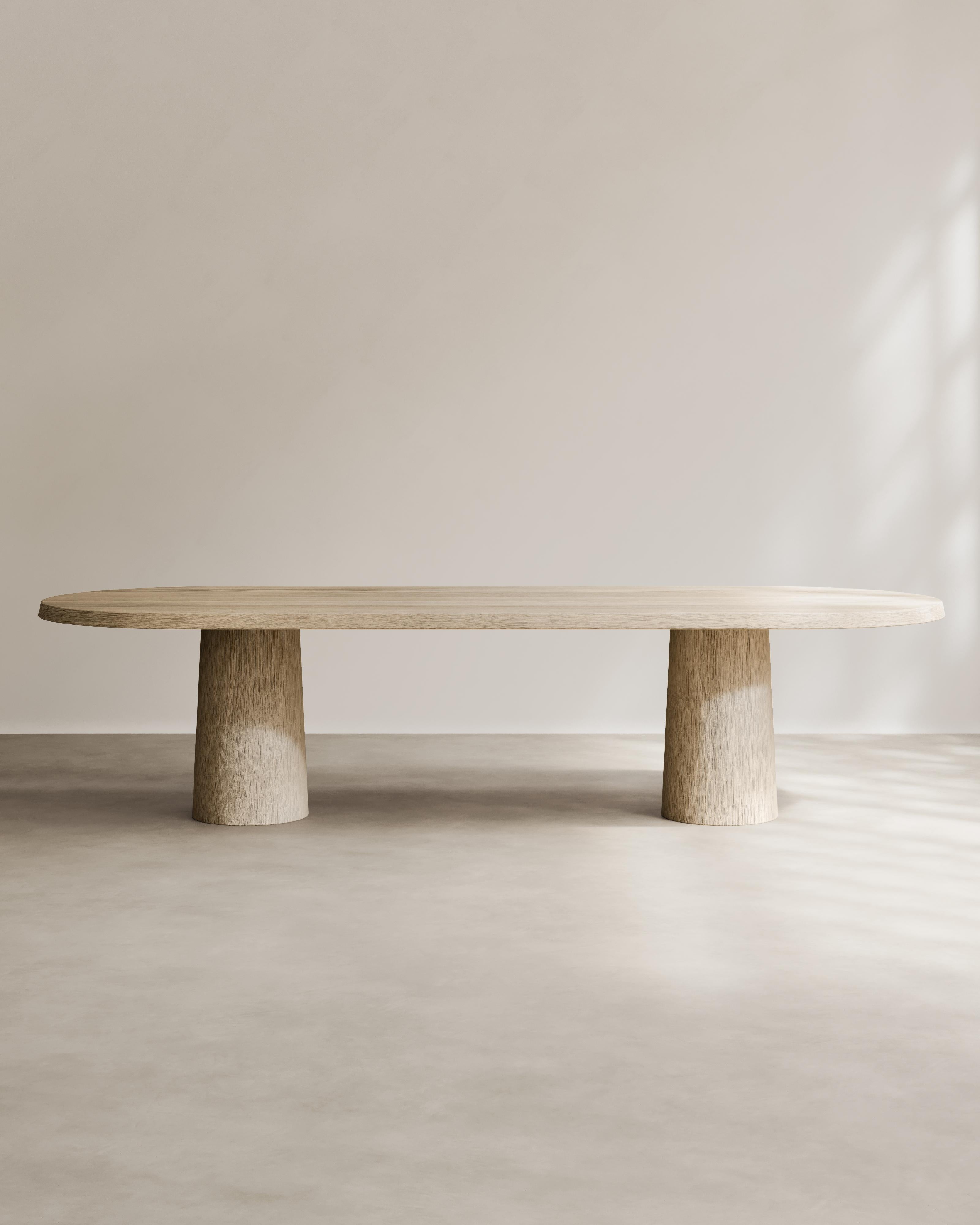 Table de salle à manger Geneva en Oak français sculpté à la main par Paloma Editions
Dimensions : D 120 x L 320 x H 75 cm.
MATERIAL : Chêne français.

Le chêne français est réputé pour sa densité exceptionnelle, son grain fin et son caractère