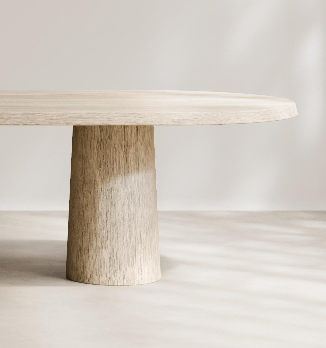 Moderne Table de salle à manger Geneva en Oak français sculpté à la main par Paloma Editions en vente