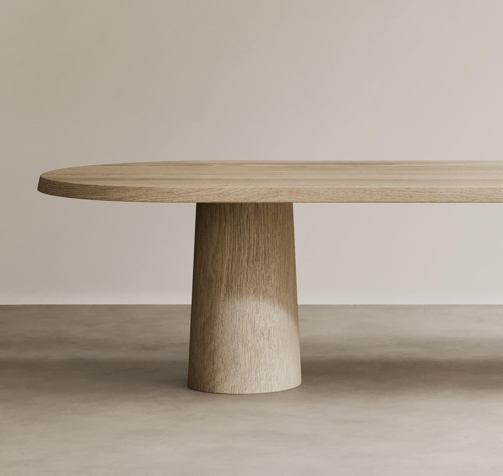 Table de salle à manger Geneva en Oak français sculpté à la main par Paloma Editions Neuf - En vente à Geneve, CH