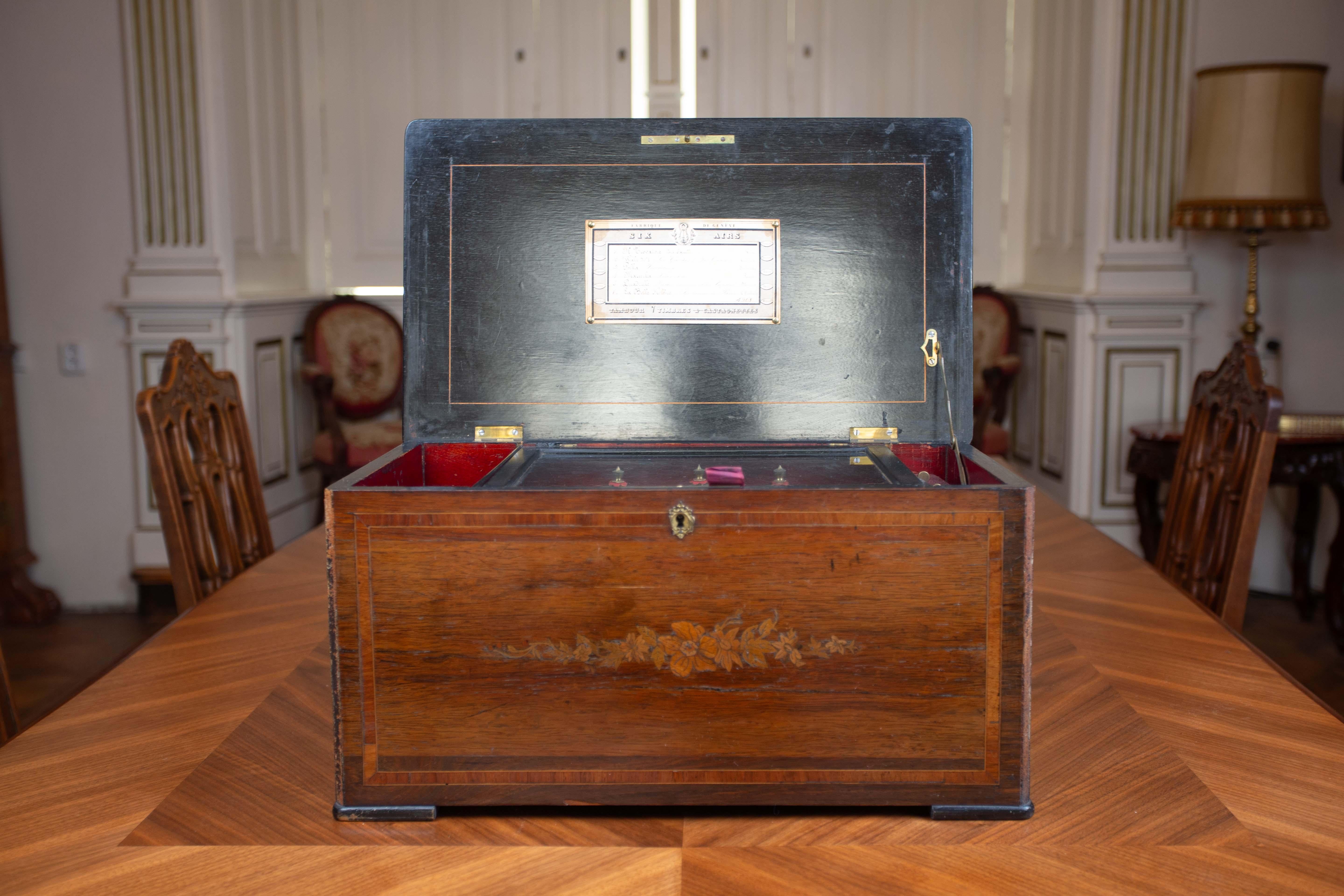 Neoclassical Geneva music box with bells For Sale