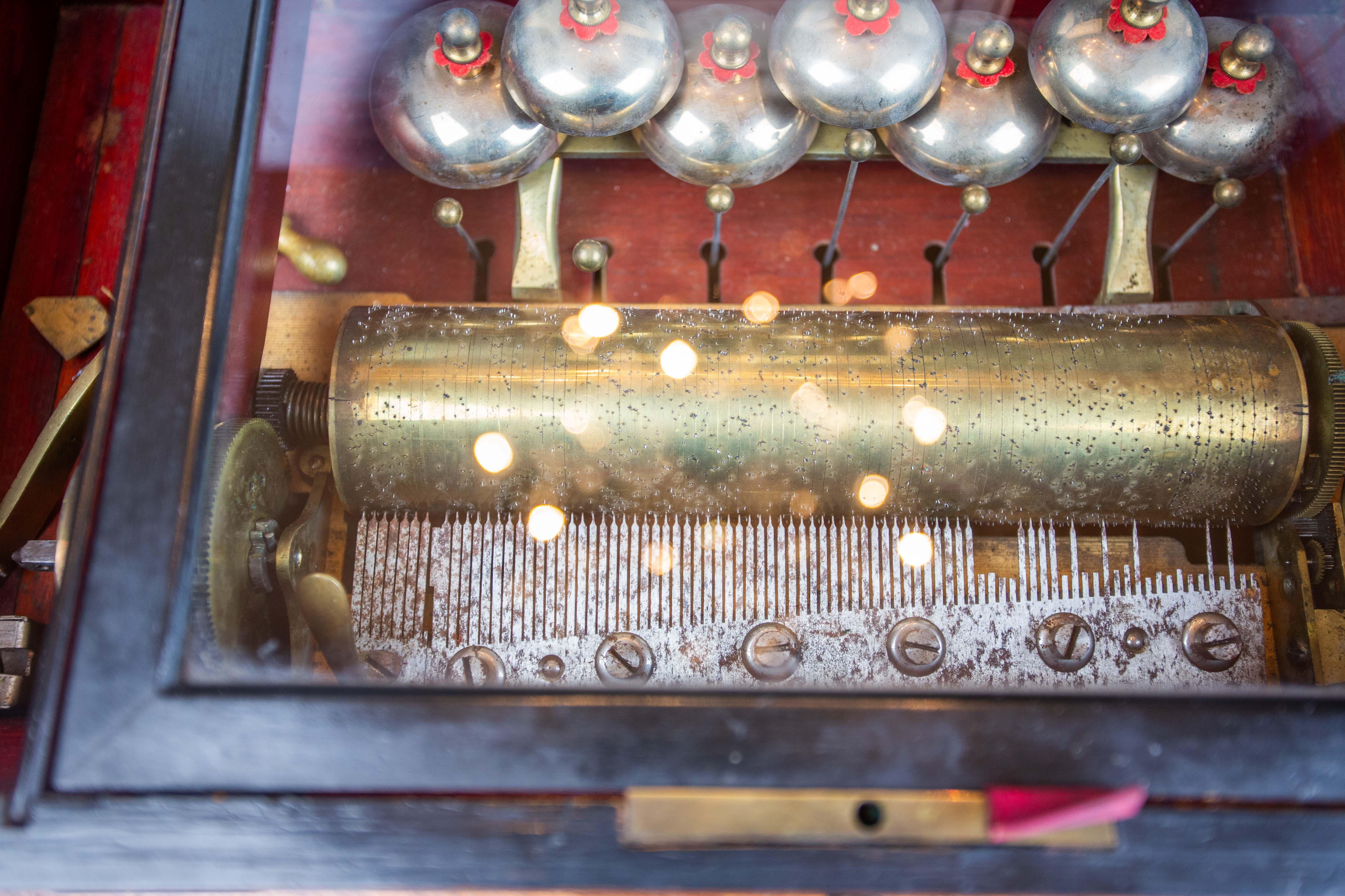 Late 19th Century Geneva music box with bells For Sale