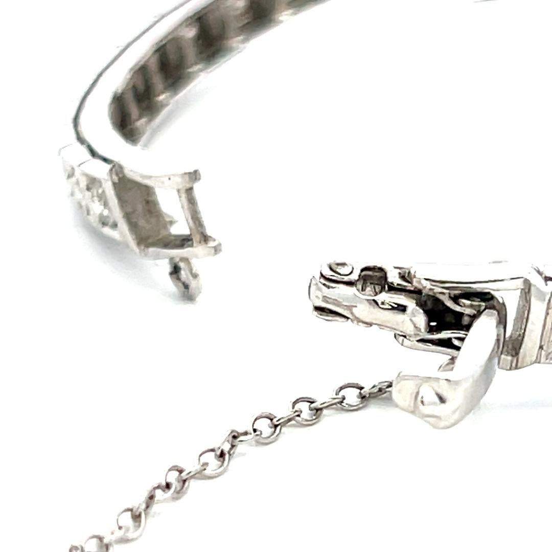Designer:
GENEVE
Titel:
Geneve 3,60 Karat kreisförmiger Brillantschliff I SI Diamant 14 Karat Weißgold Armband Uhren
Stil:
Armbänder
Metall:
14 Karat Weißgold
Edelstein 1:
3,6 Karat Diamant
Anzahl von Steinen:
62
Farbe:
I
Klarheit:
SI
Die