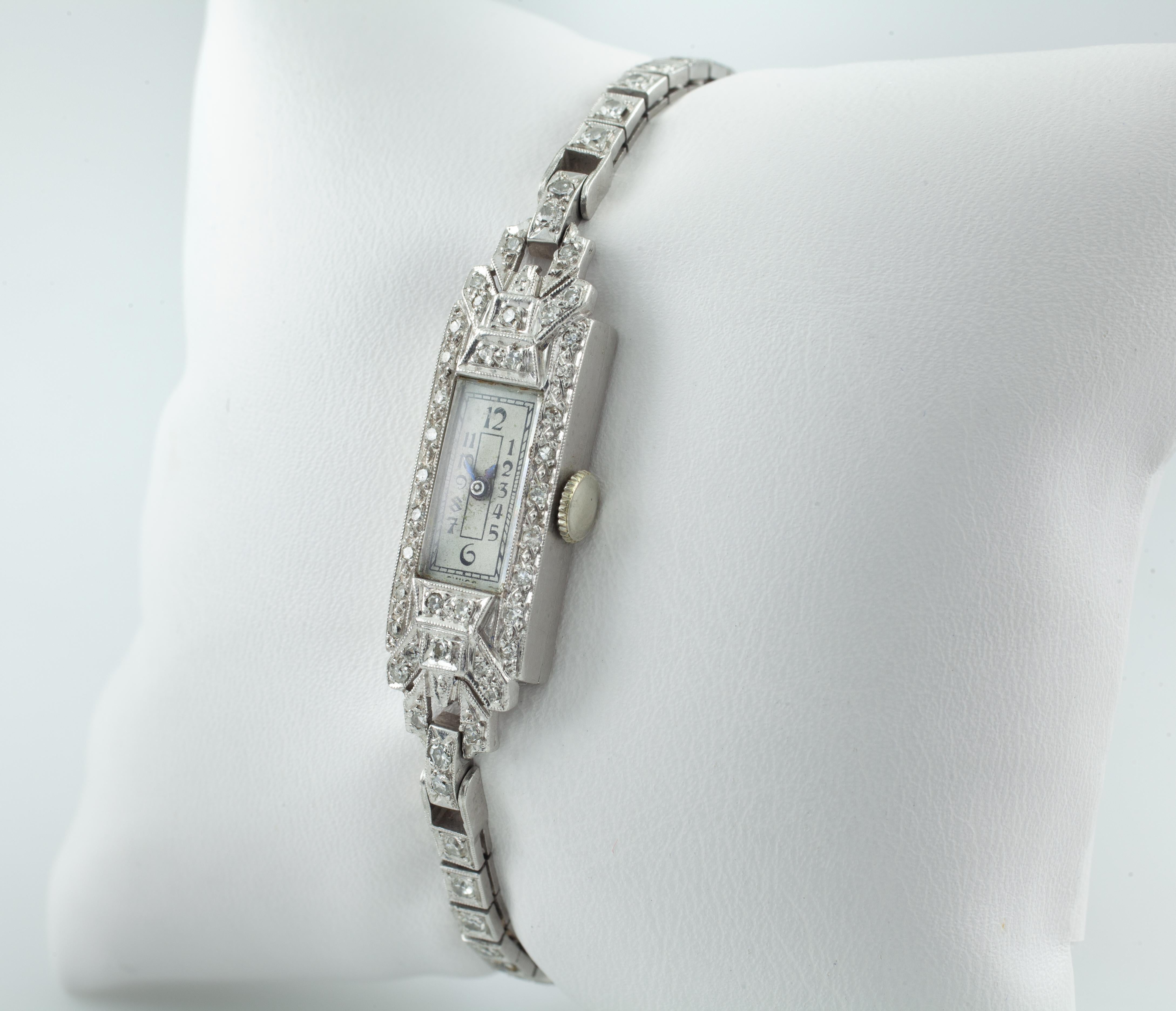 Handgetriebene Damenuhr aus Platin mit Milgrain-Details aus Diamant im Zustand „Gut“ im Angebot in Sherman Oaks, CA