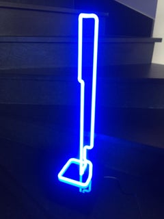 Lineare Skulptur aus Plexiglas und Neon