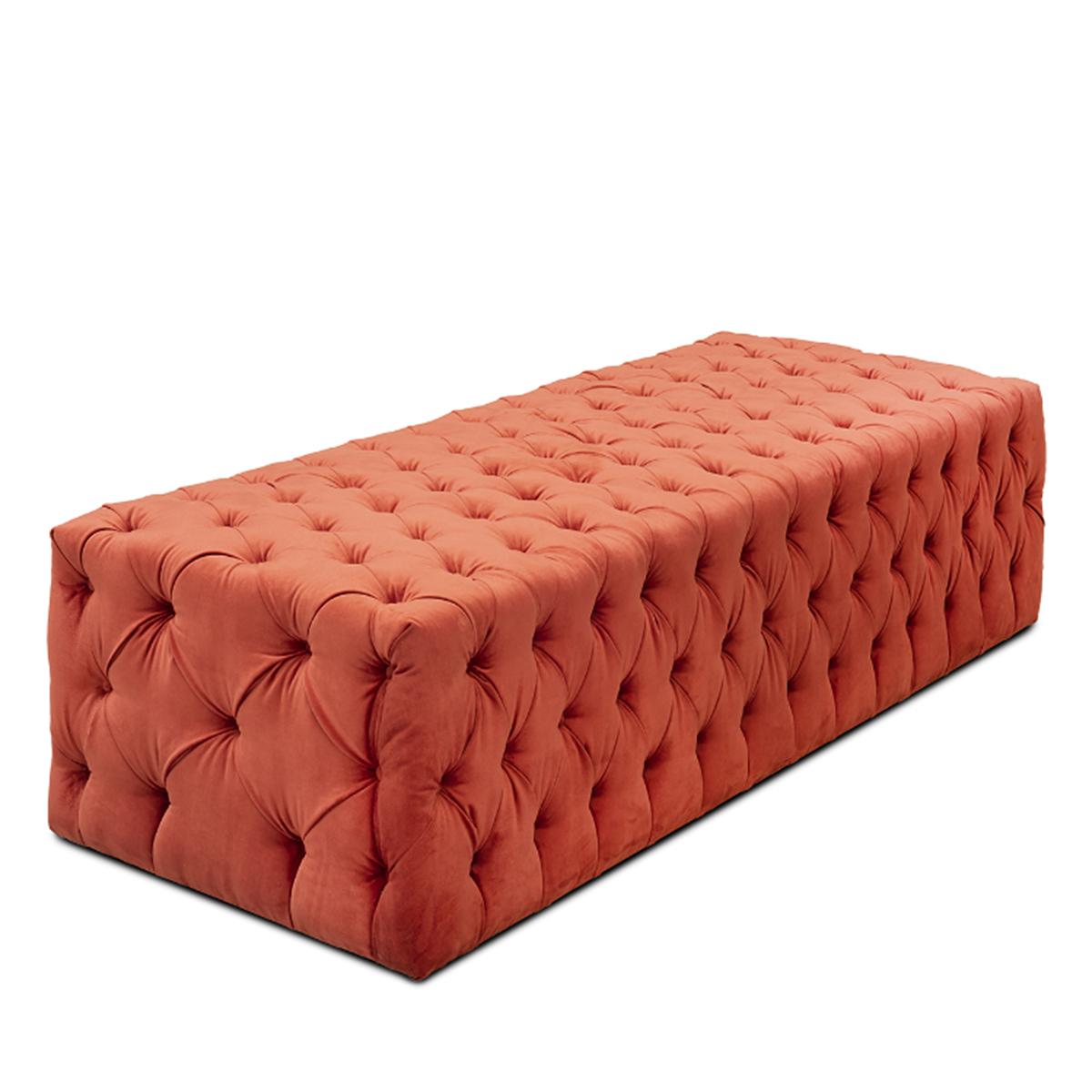 Ottoman Genio orange coral with solid wood structure.
Upholstered capitonated ottoman covered with
orange-coral velvet fabric.