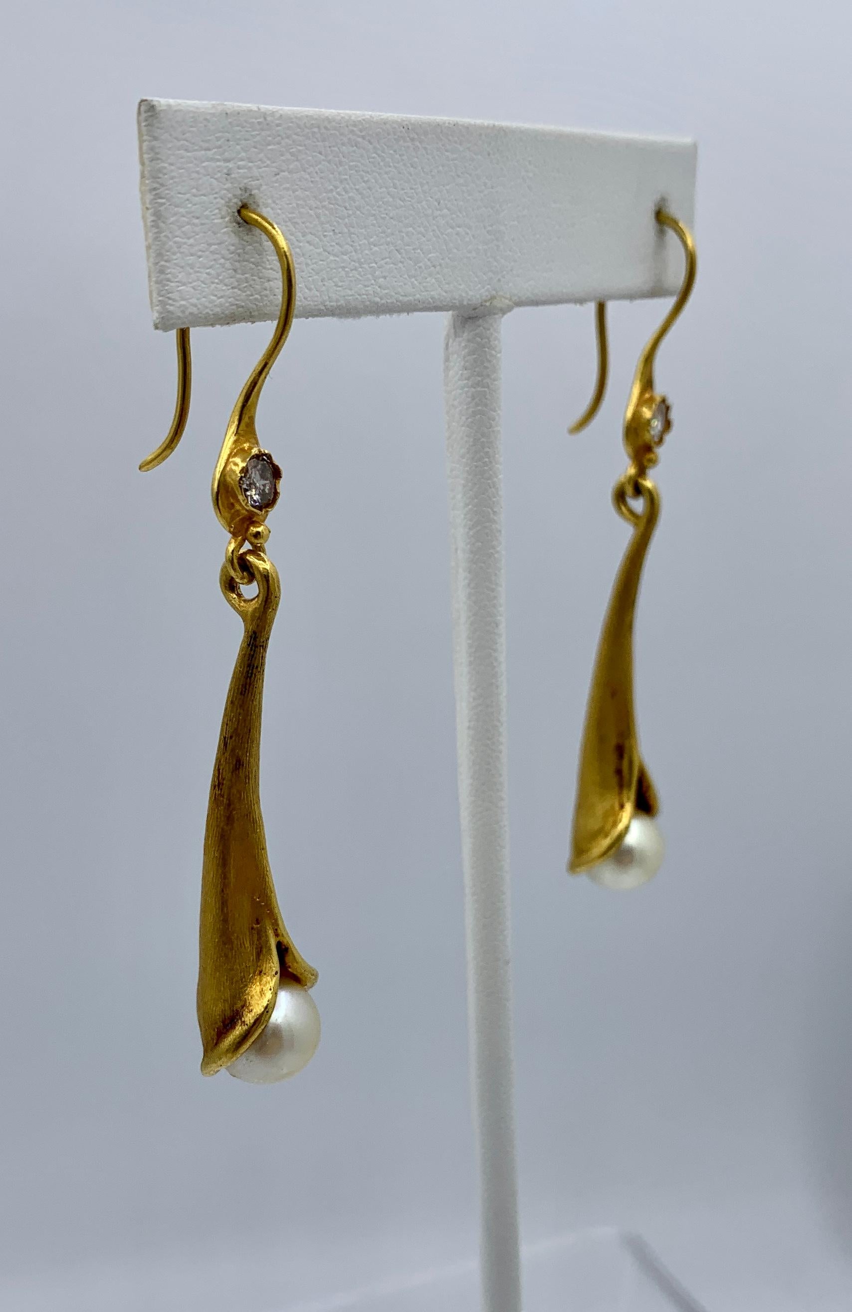 Gennady Osmerkin Diamond Pearl Earrings Lily Flower 18 Karat Gold Modern Art In Excellent Condition In New York, NY