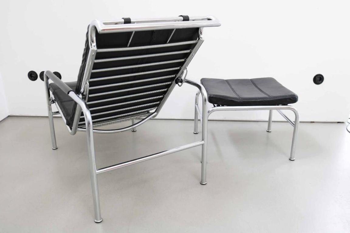 Late 20th Century Genni Chaise or Lounge Chair + Stool by Gabriele Mucchi in black leather chrome For Sale