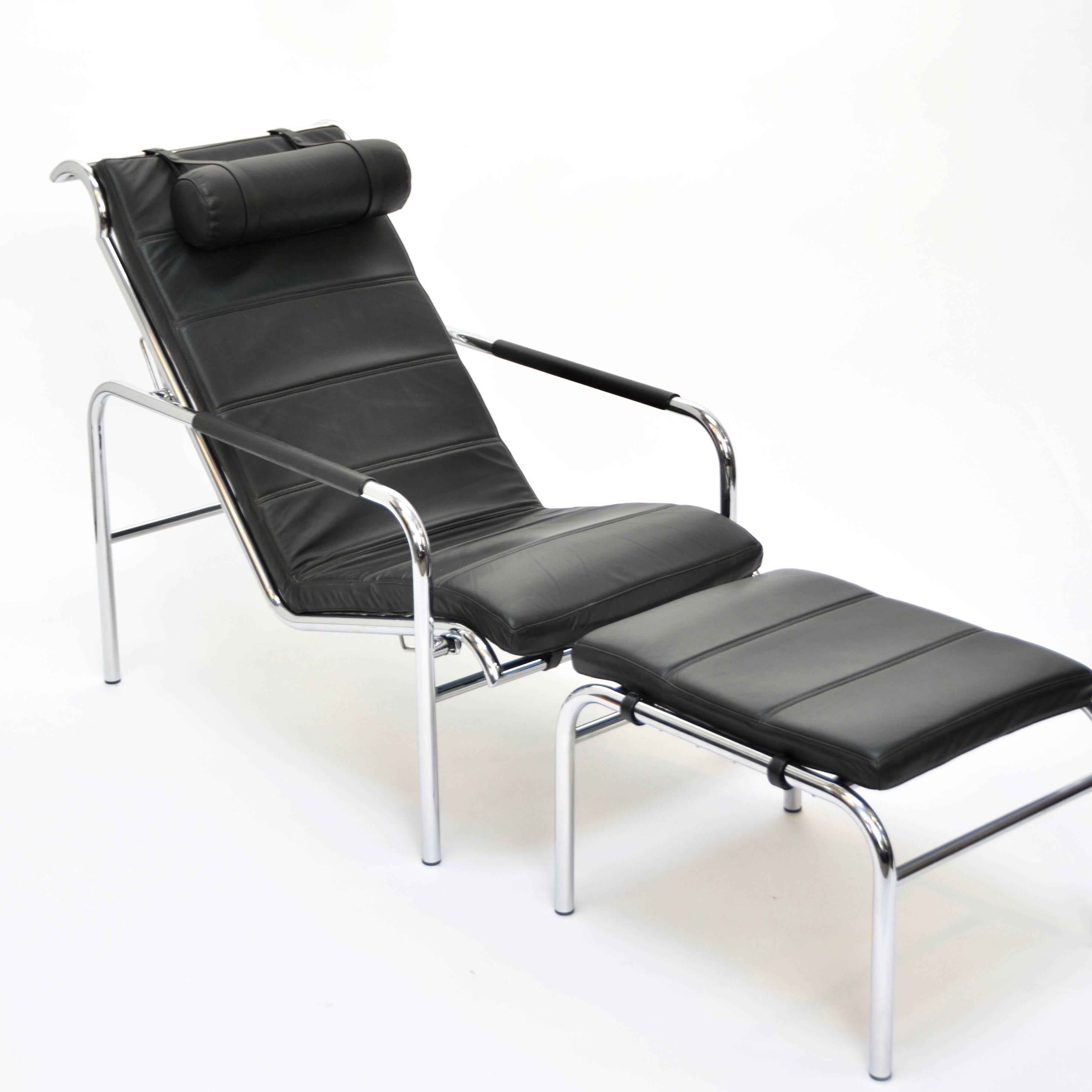 This is a showroom condition Genni lounge chair and ottoman designed by Gabriele Mucci in 1935. It is constructed using a chromium-plated steel tube frame. The cushion, armrest covers and headrest are polyurethane upholstered in your black leather.
