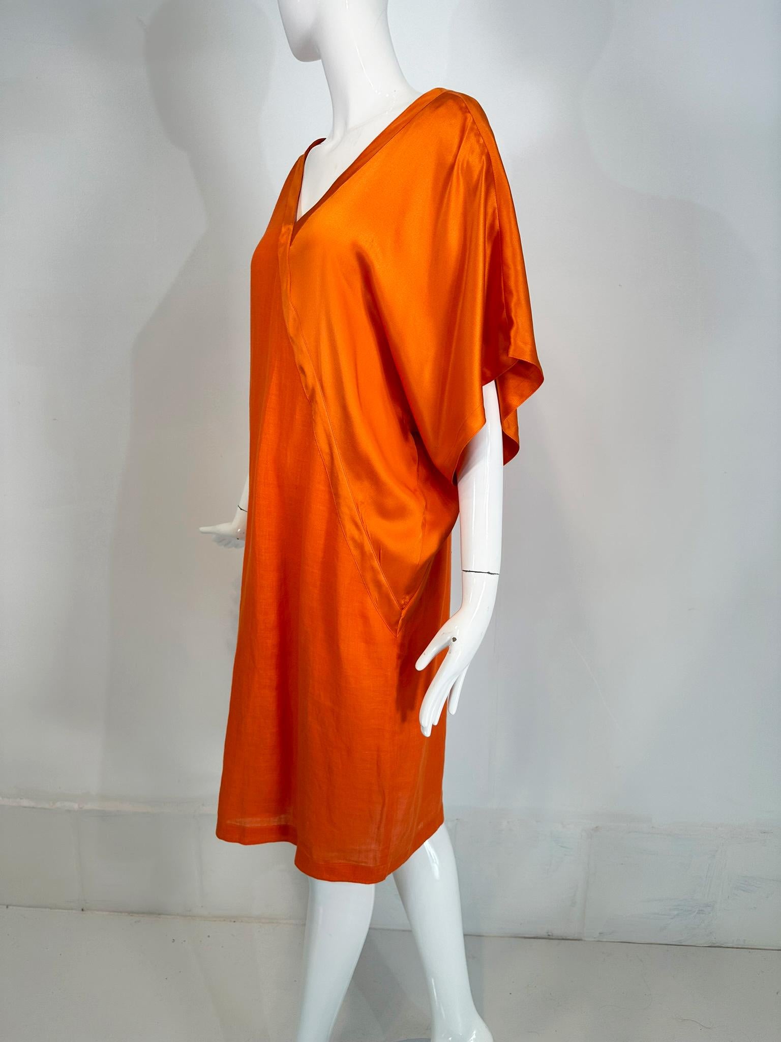 Genny 1990s Mandarin Orange Linen & Silk Kimono Sleeve Sac Dress In Good Condition For Sale In West Palm Beach, FL
