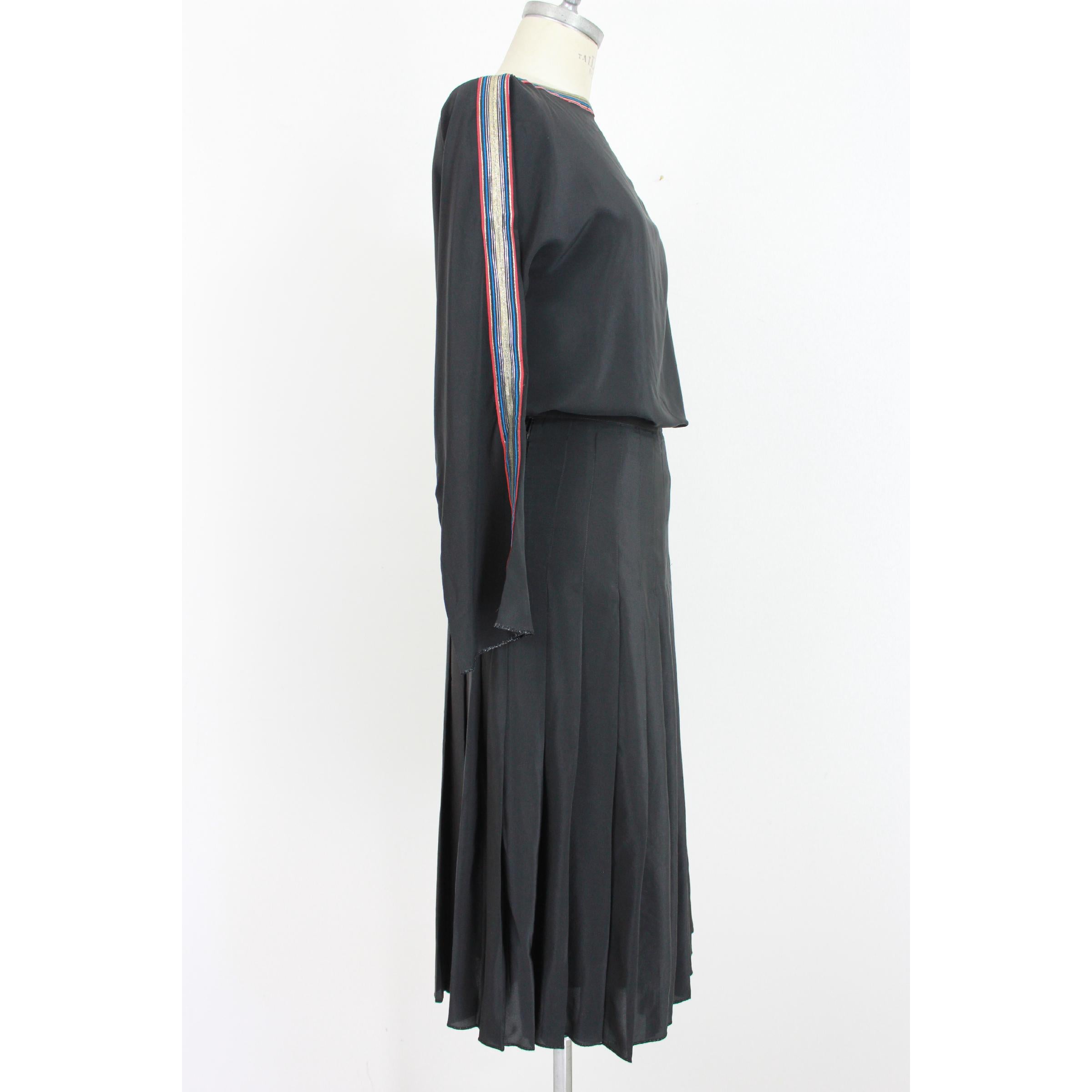 Genny By Gianni Versace Black Gold Silk Pleated Evening Skirt Suit and Shirt In Excellent Condition In Brindisi, Bt