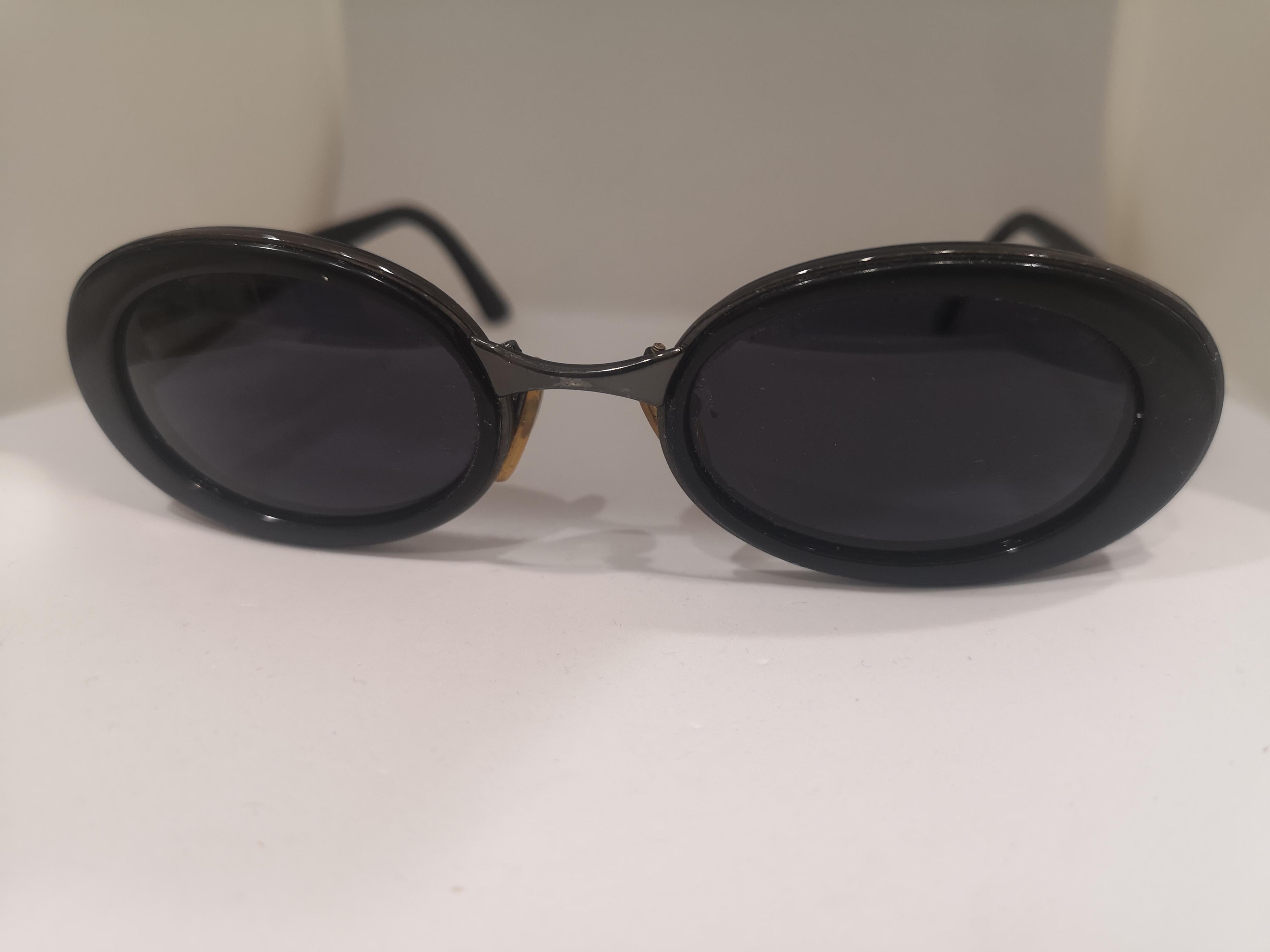 Genny by Gianni Versace black sunglasses In Good Condition In Capri, IT