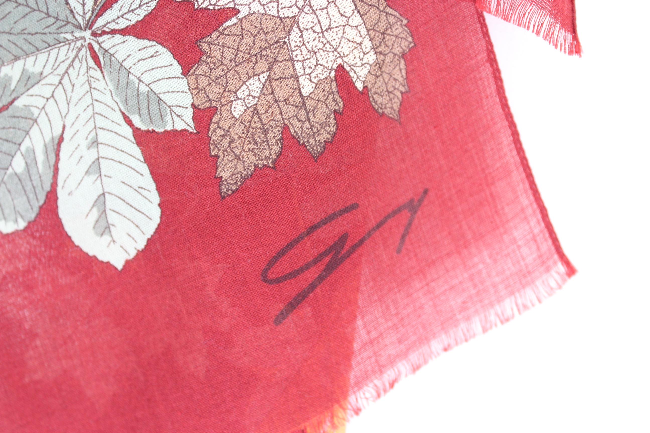 Genny by Gianni Versace Vintage Scarf 1980s Floral Burgundy Wool Silk Fringes In Excellent Condition In Brindisi, Bt
