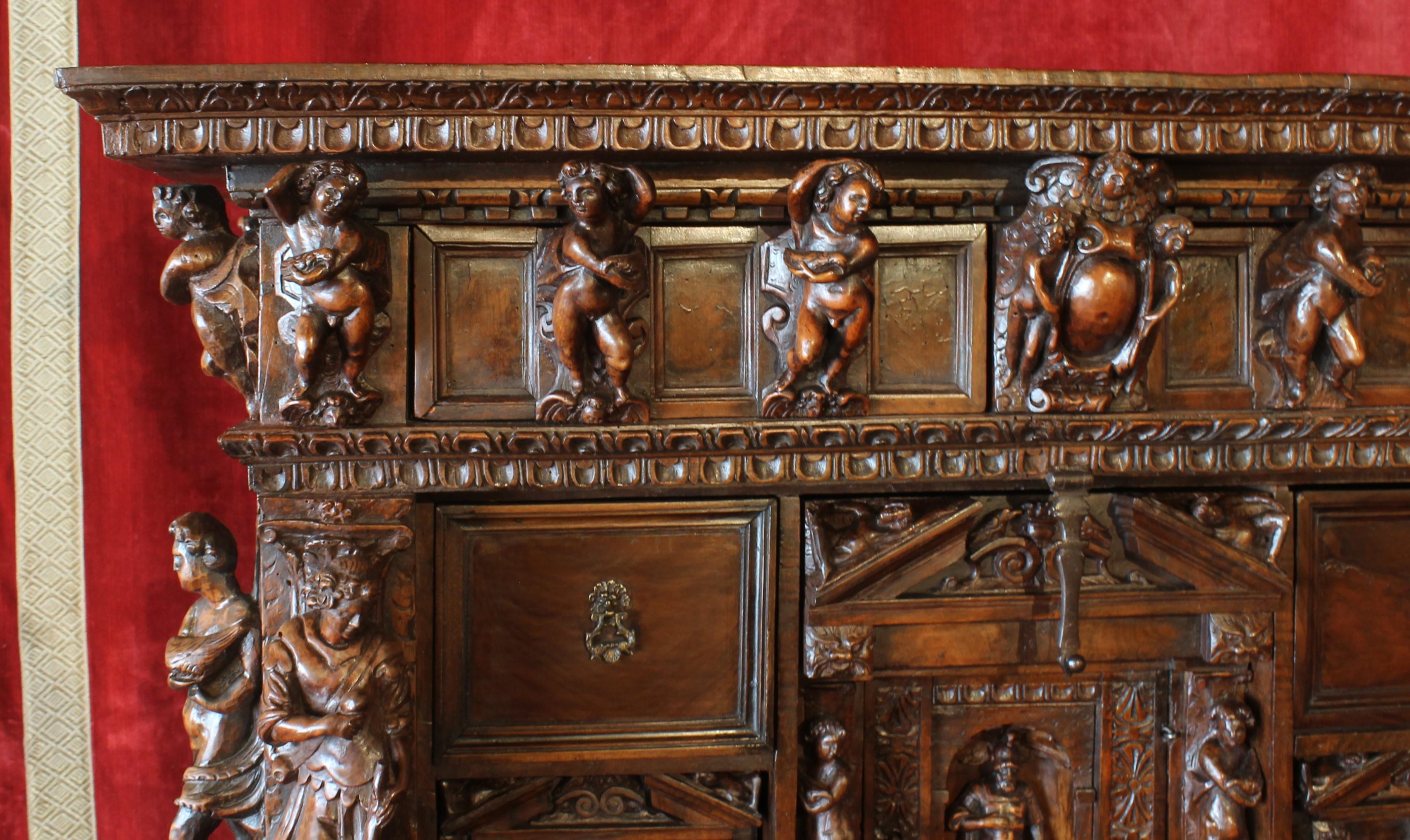 Genoese Cabinet Called Stipo From The Renaissance Period In Walnut - 16th Centur For Sale 8