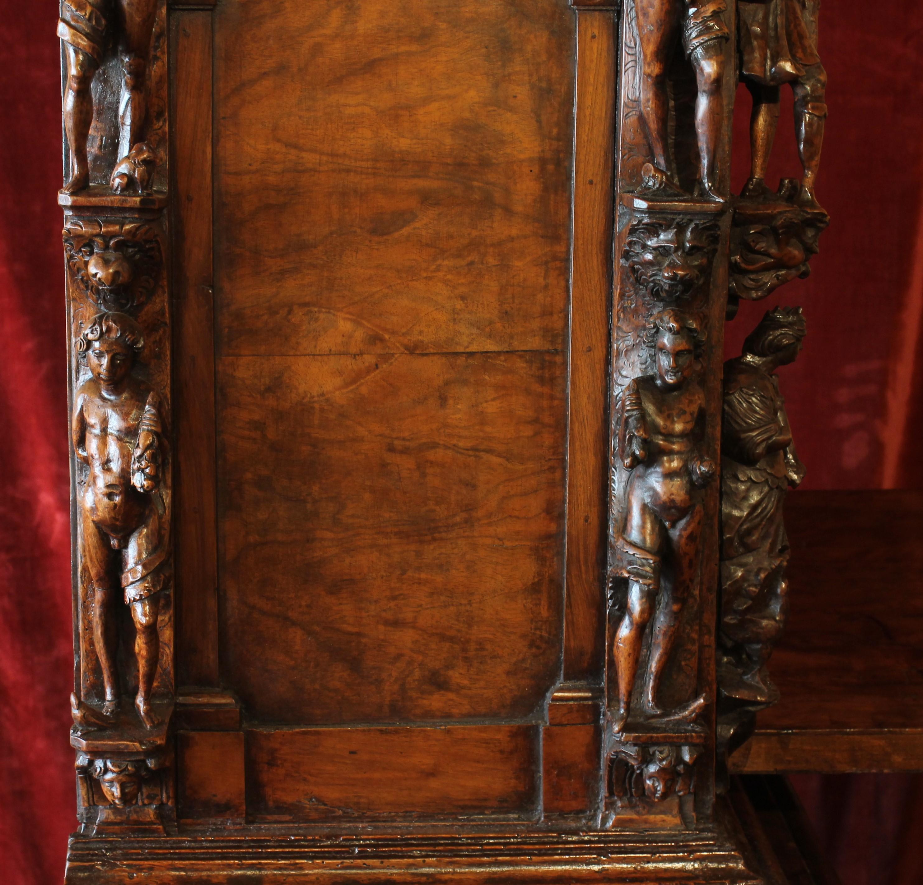 Genoese Cabinet Called Stipo From The Renaissance Period In Walnut - 16th Centur For Sale 12