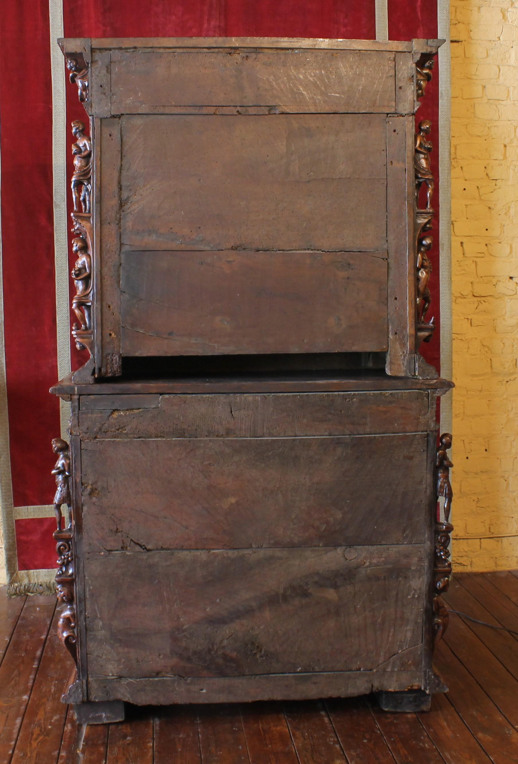 Genoese Cabinet Called Stipo From The Renaissance Period In Walnut - 16th Centur For Sale 14