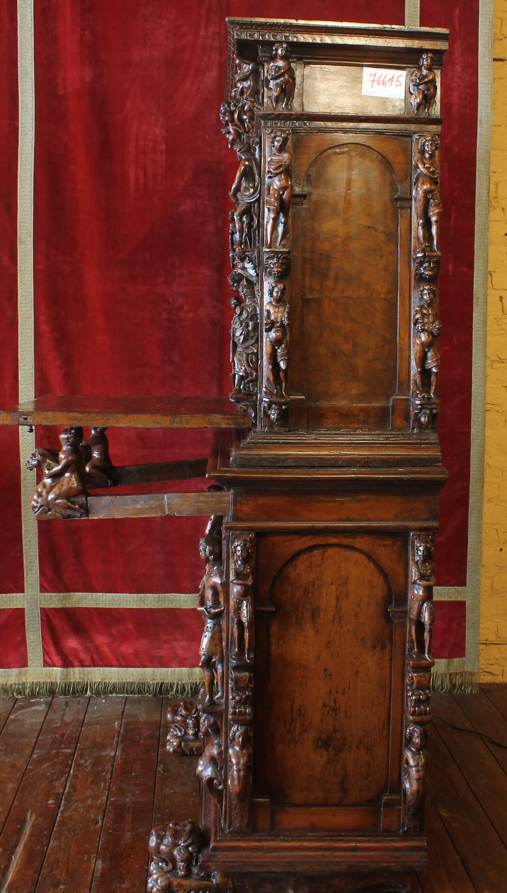 Genoese Cabinet Called Stipo From The Renaissance Period In Walnut - 16th Centur For Sale 15