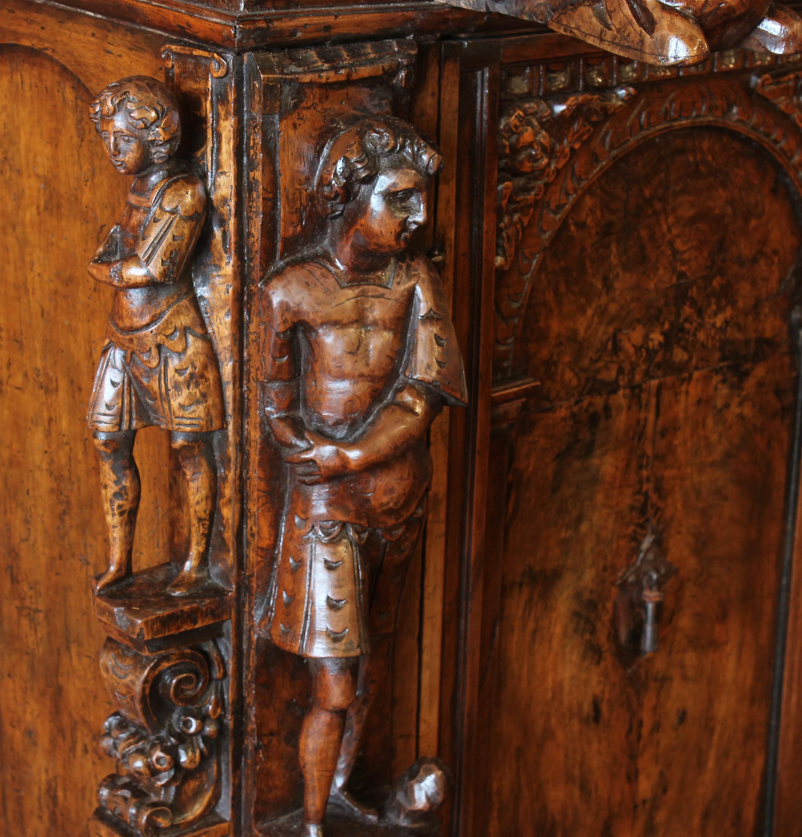 Genoese Cabinet Called Stipo From The Renaissance Period In Walnut - 16th Centur For Sale 1