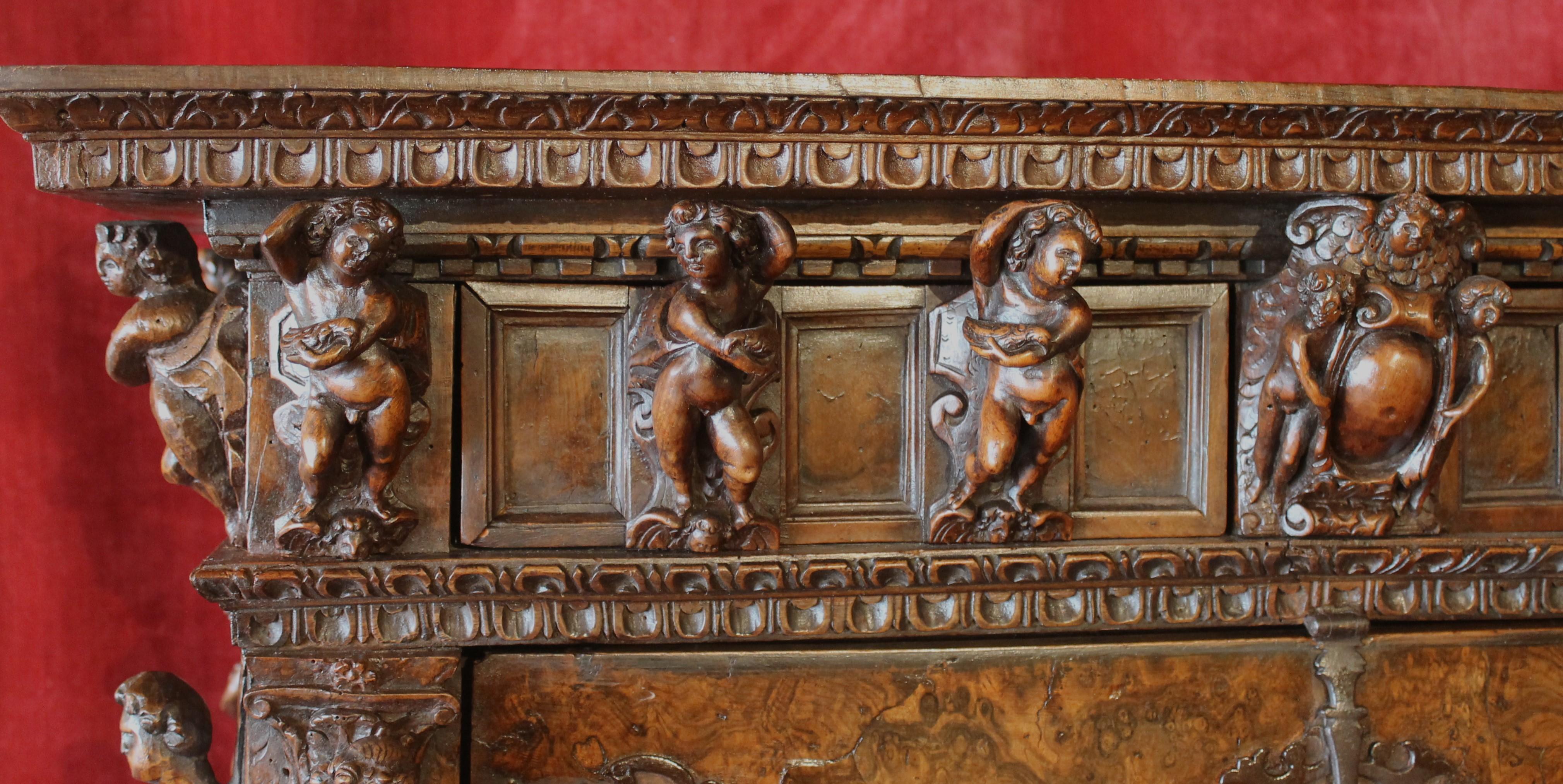 Genoese Cabinet Called Stipo From The Renaissance Period In Walnut - 16th Centur For Sale 2