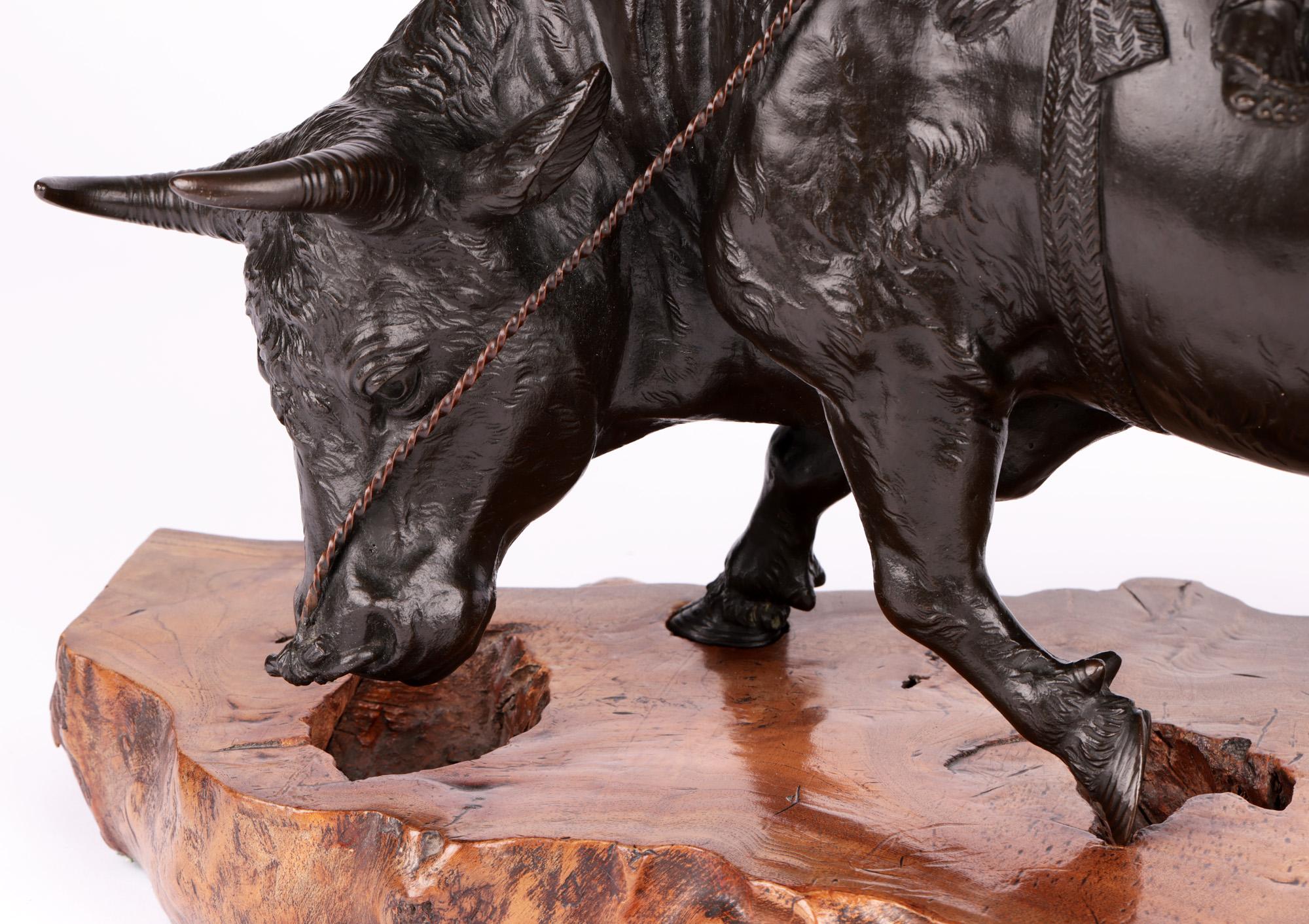 Genryusai Seiya Escultura japonesa Meiji de hombre y búfalo de agua sobre peana en venta 4