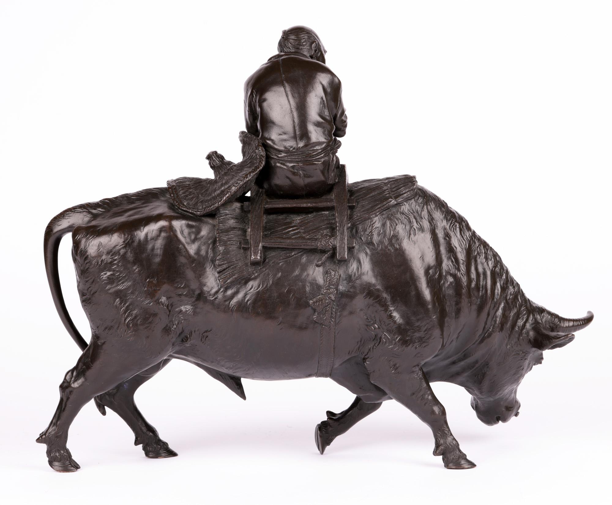 Genryusai Seiya Escultura japonesa Meiji de hombre y búfalo de agua sobre peana en venta 6