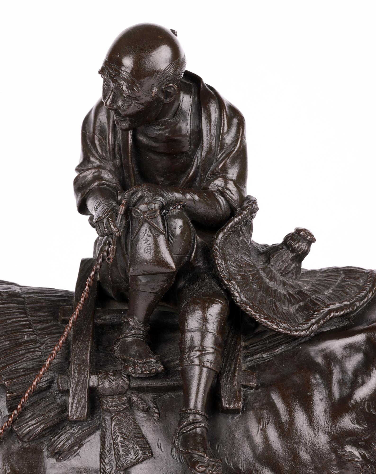 Genryusai Seiya Escultura japonesa Meiji de hombre y búfalo de agua sobre peana Anglojaponés en venta