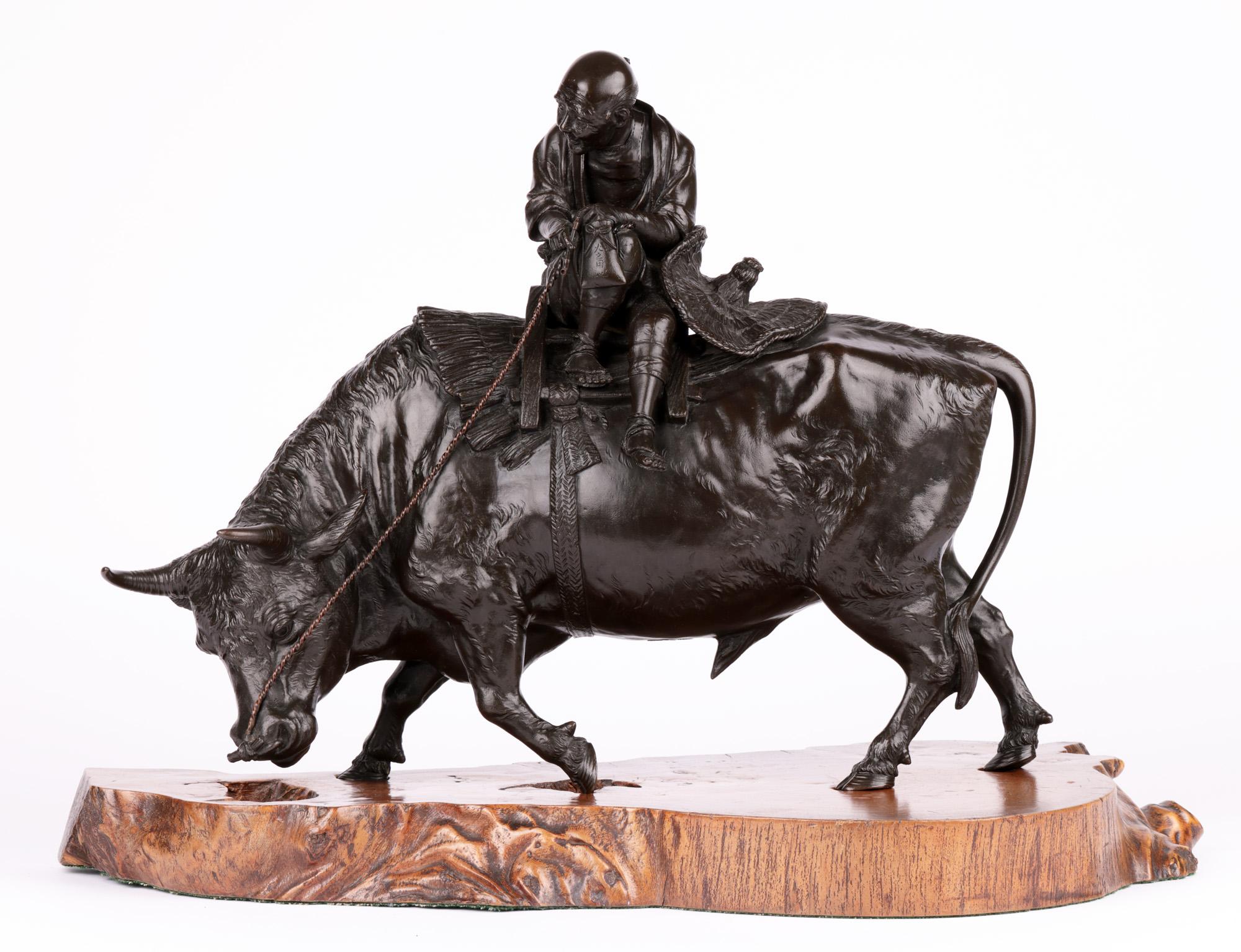 Genryusai Seiya Escultura japonesa Meiji de hombre y búfalo de agua sobre peana Hecho a mano en venta